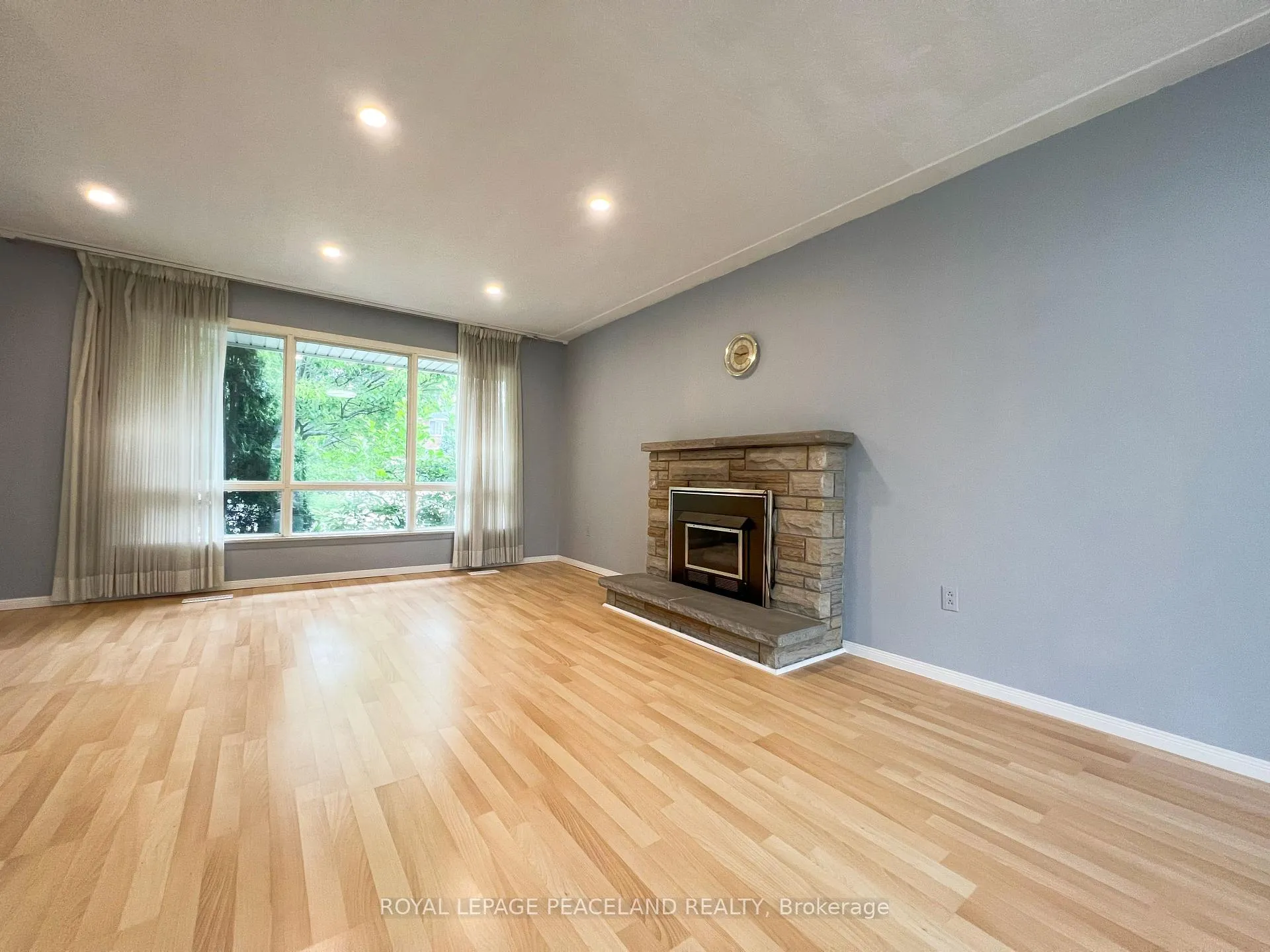 Photo 4 of 403 Denlow Avenue, Hamilton, Westcliffe — HOMEH