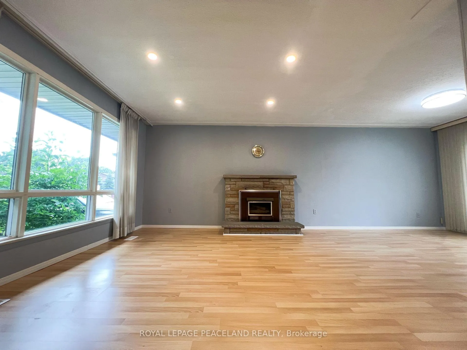 Photo 5 of 403 Denlow Avenue, Hamilton, Westcliffe — HOMEH