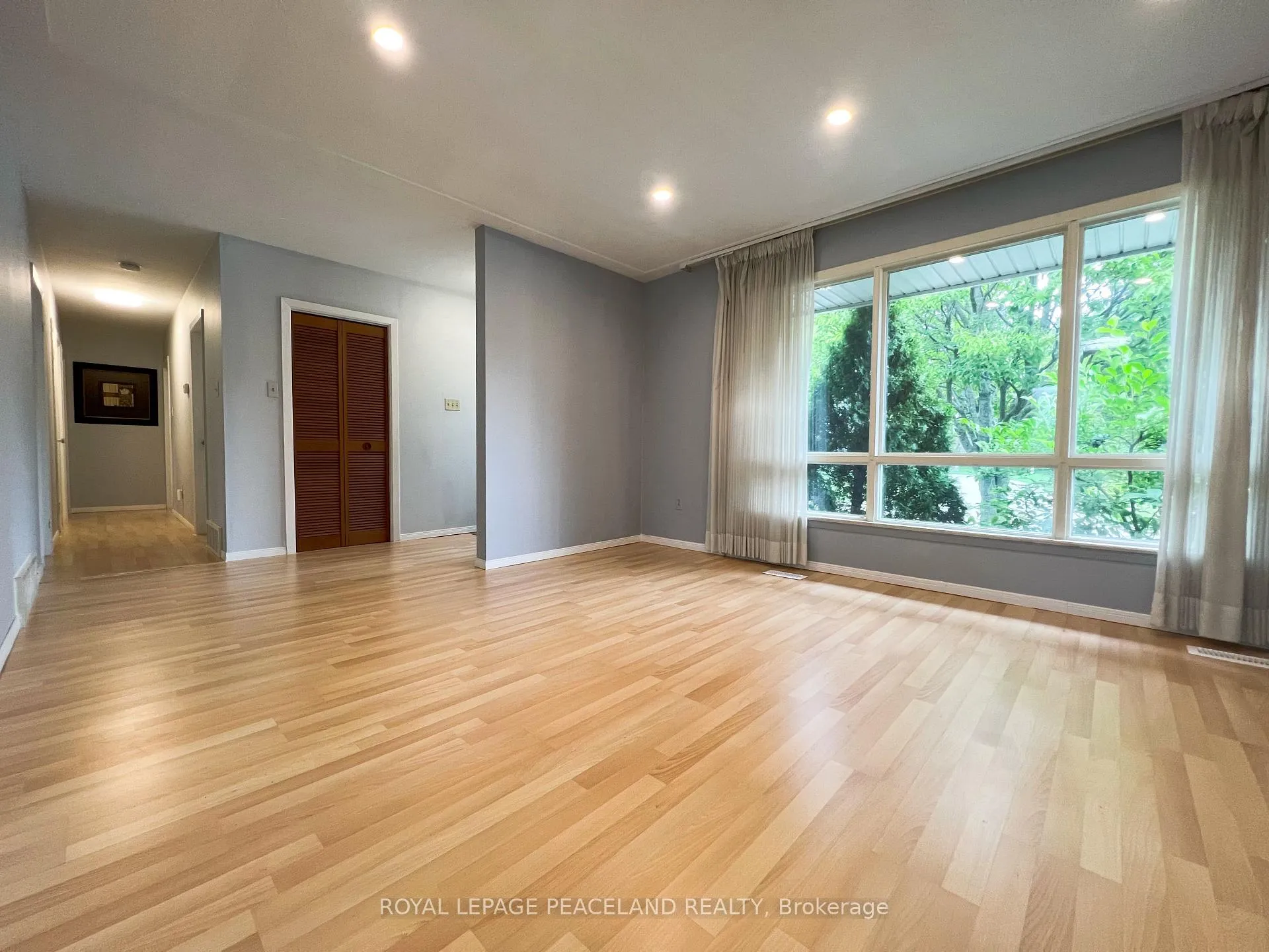 Photo 7 of 403 Denlow Avenue, Hamilton, Westcliffe — HOMEH