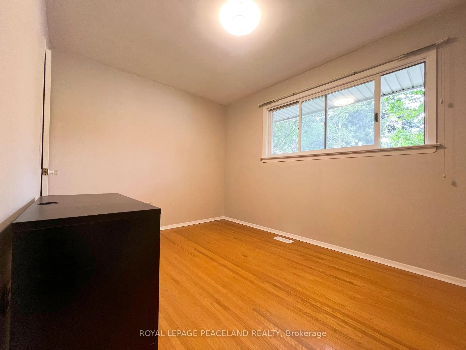 Photo 8 of 403 Denlow Avenue, Hamilton, Westcliffe — HOMEH