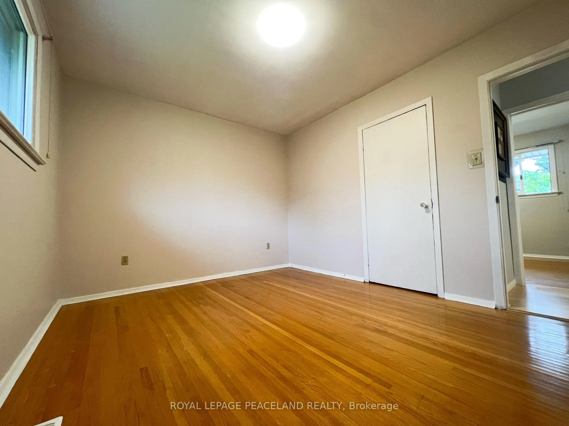 Photo 10 of 403 Denlow Avenue, Hamilton, Westcliffe — HOMEH
