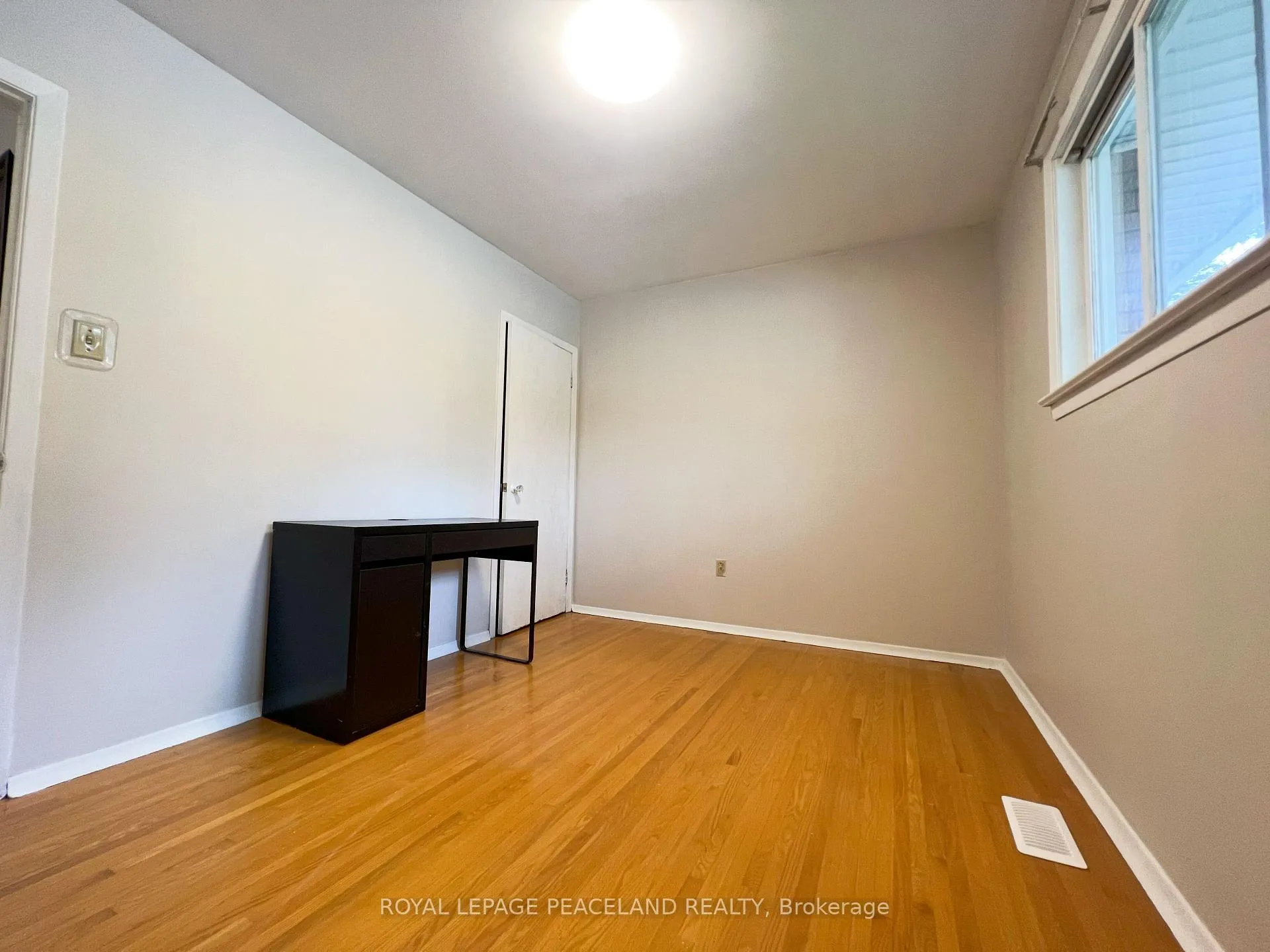 Photo 11 of 403 Denlow Avenue, Hamilton, Westcliffe — HOMEH