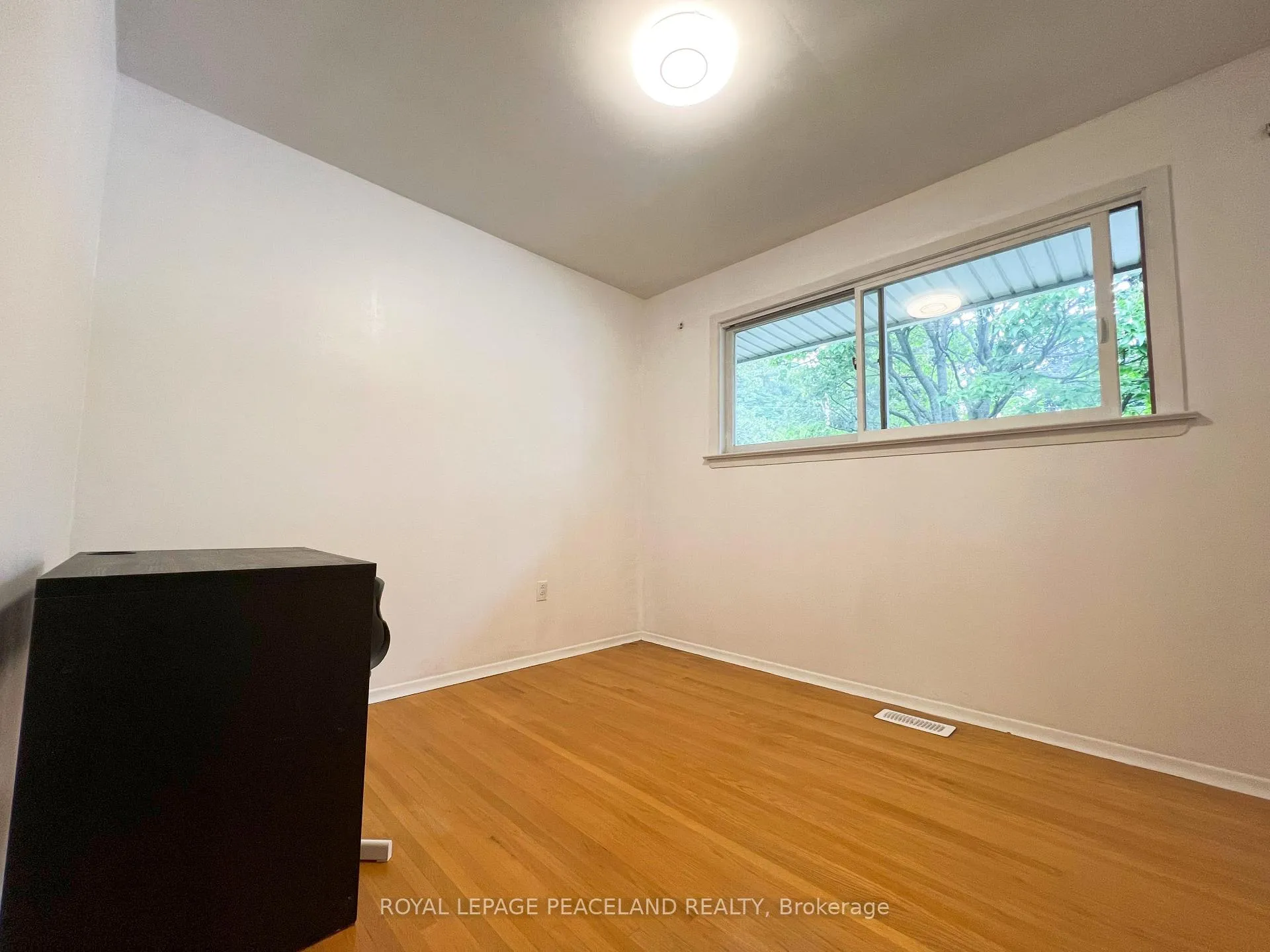 Photo 12 of 403 Denlow Avenue, Hamilton, Westcliffe — HOMEH