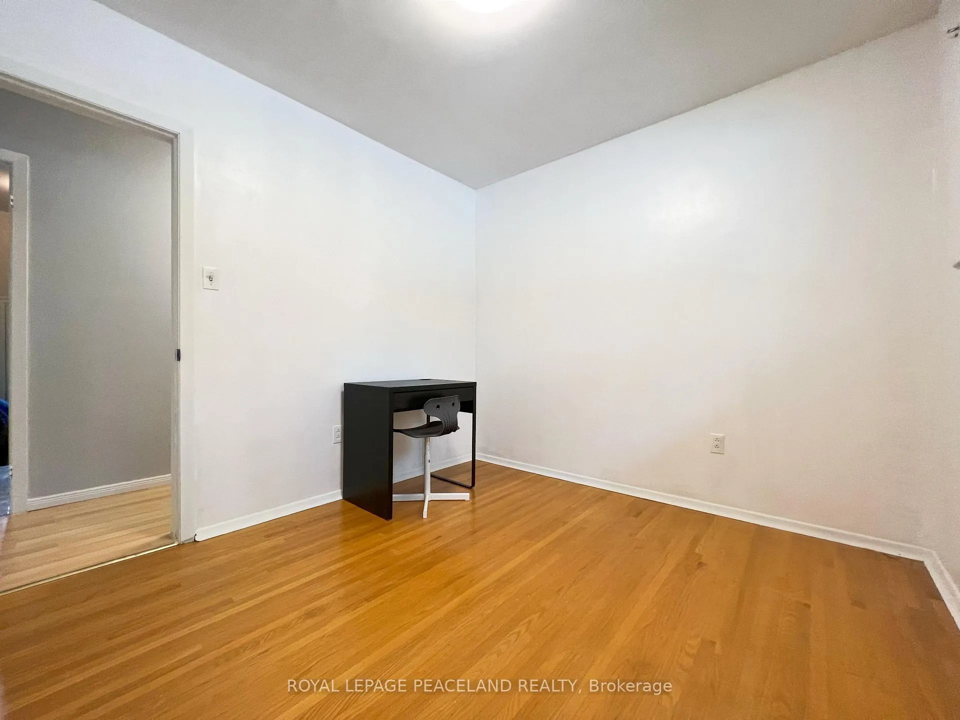 Photo 13 of 403 Denlow Avenue, Hamilton, Westcliffe — HOMEH