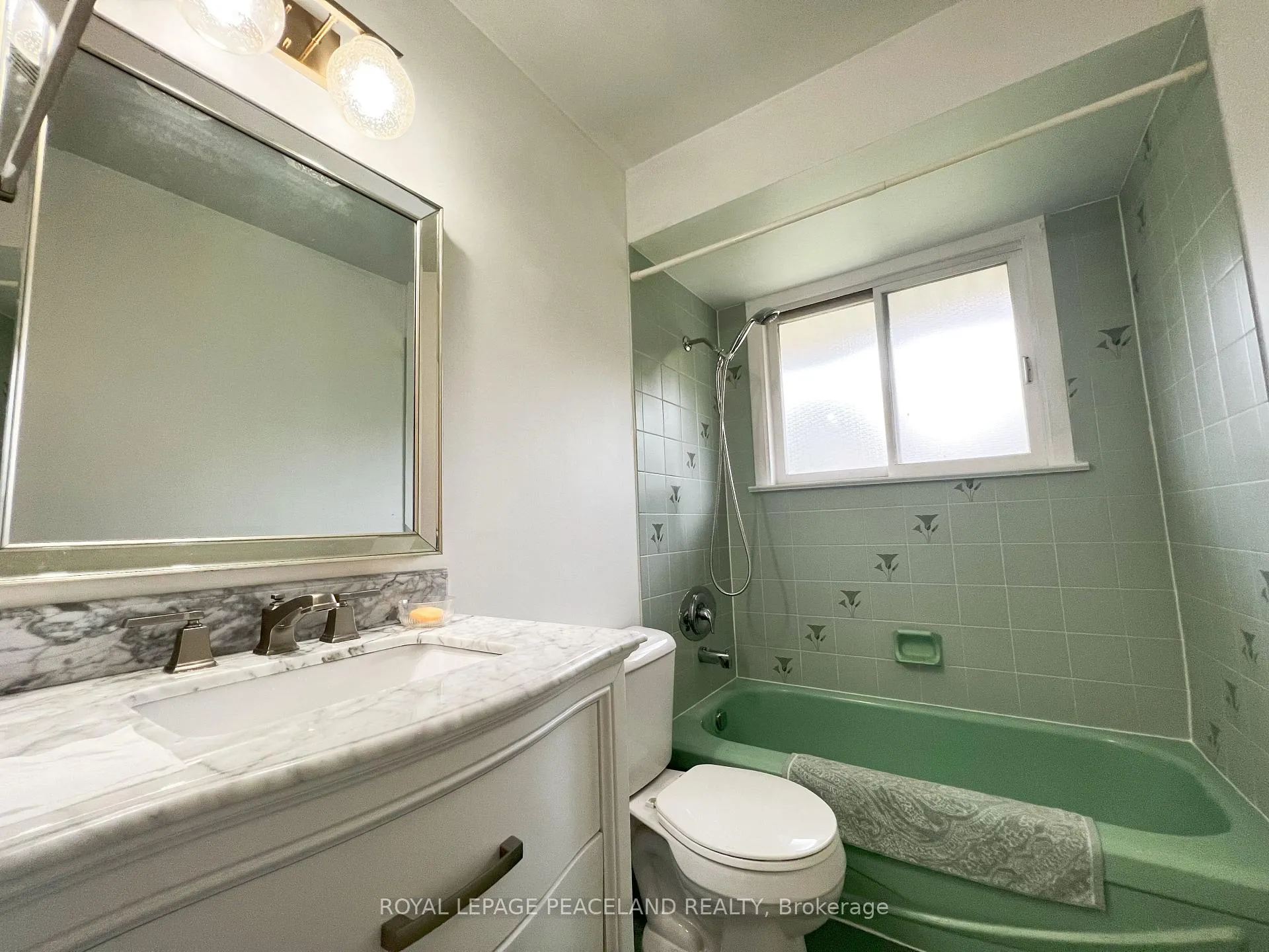 Photo 15 of 403 Denlow Avenue, Hamilton, Westcliffe — HOMEH