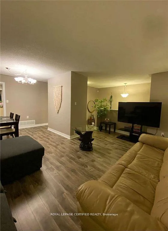 Photo 5 of Unit 9, 8305 Mclaughlin Road, Brampton, Brampton South — HOMEH
