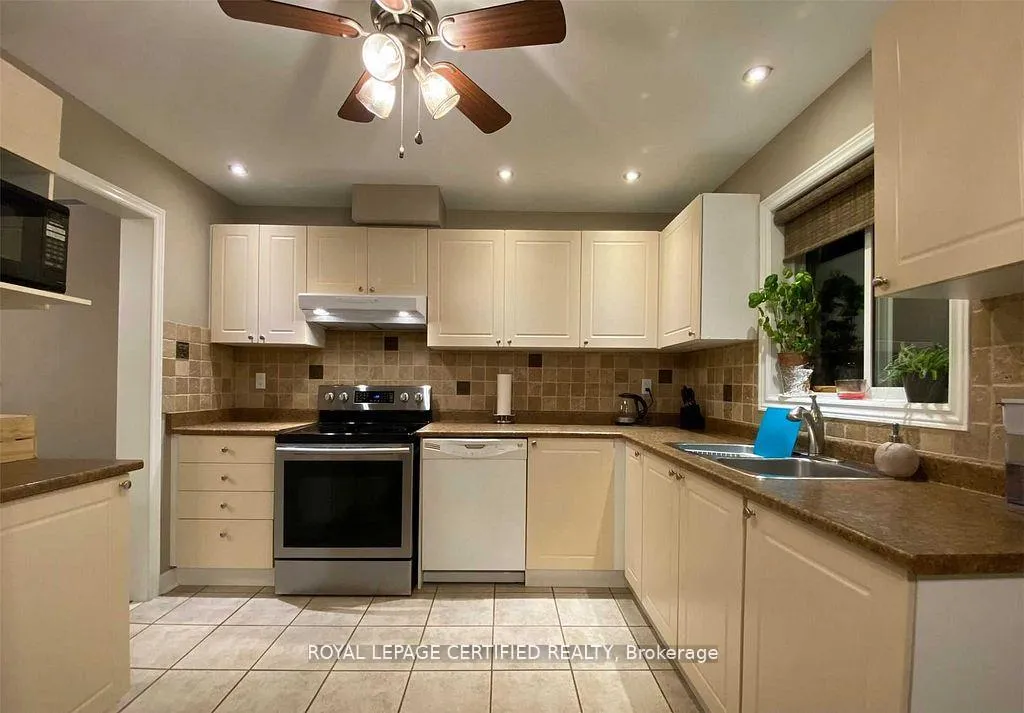 Photo 6 of Unit 9, 8305 Mclaughlin Road, Brampton, Brampton South — HOMEH