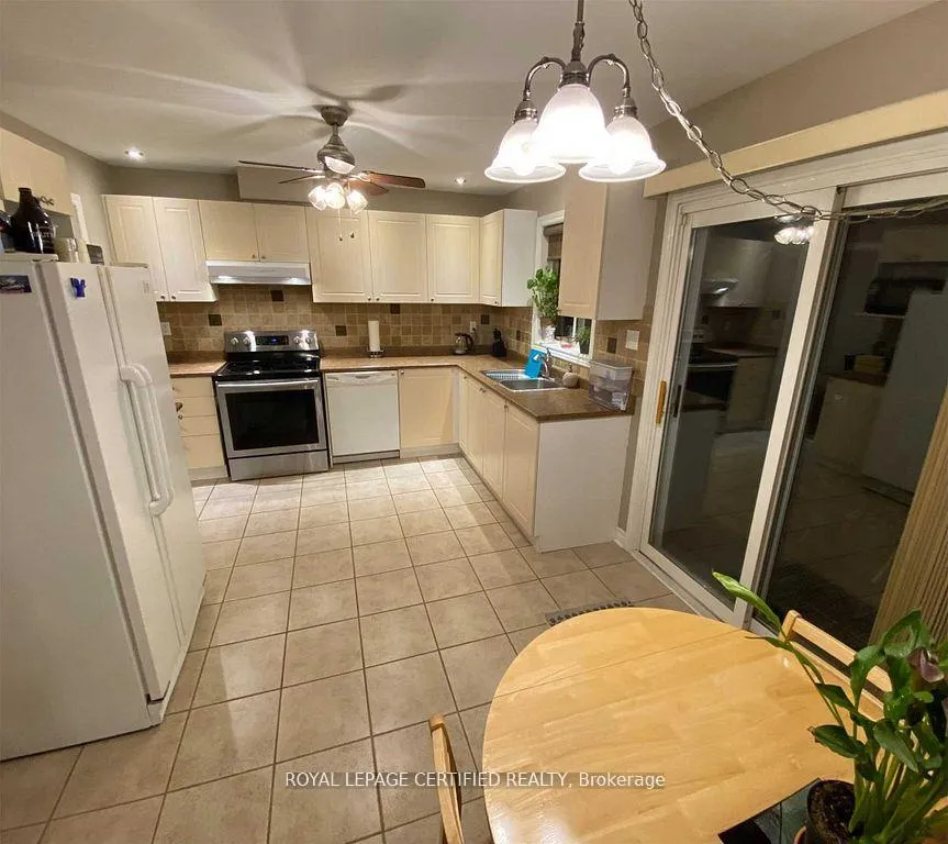 Photo 7 of Unit 9, 8305 Mclaughlin Road, Brampton, Brampton South — HOMEH