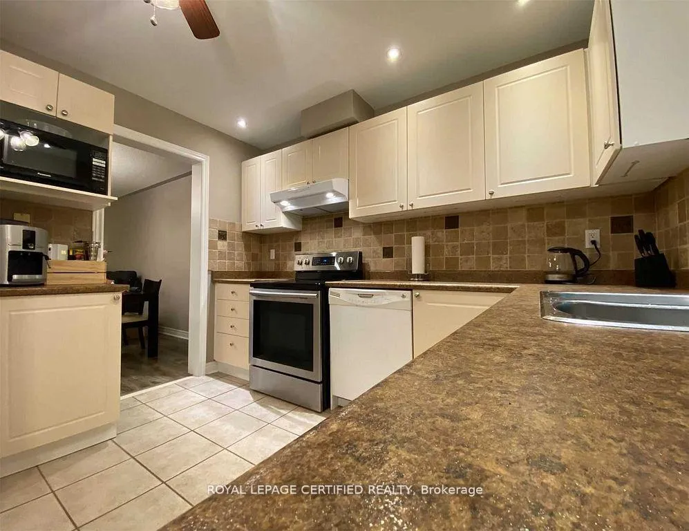 Photo 8 of Unit 9, 8305 Mclaughlin Road, Brampton, Brampton South — HOMEH