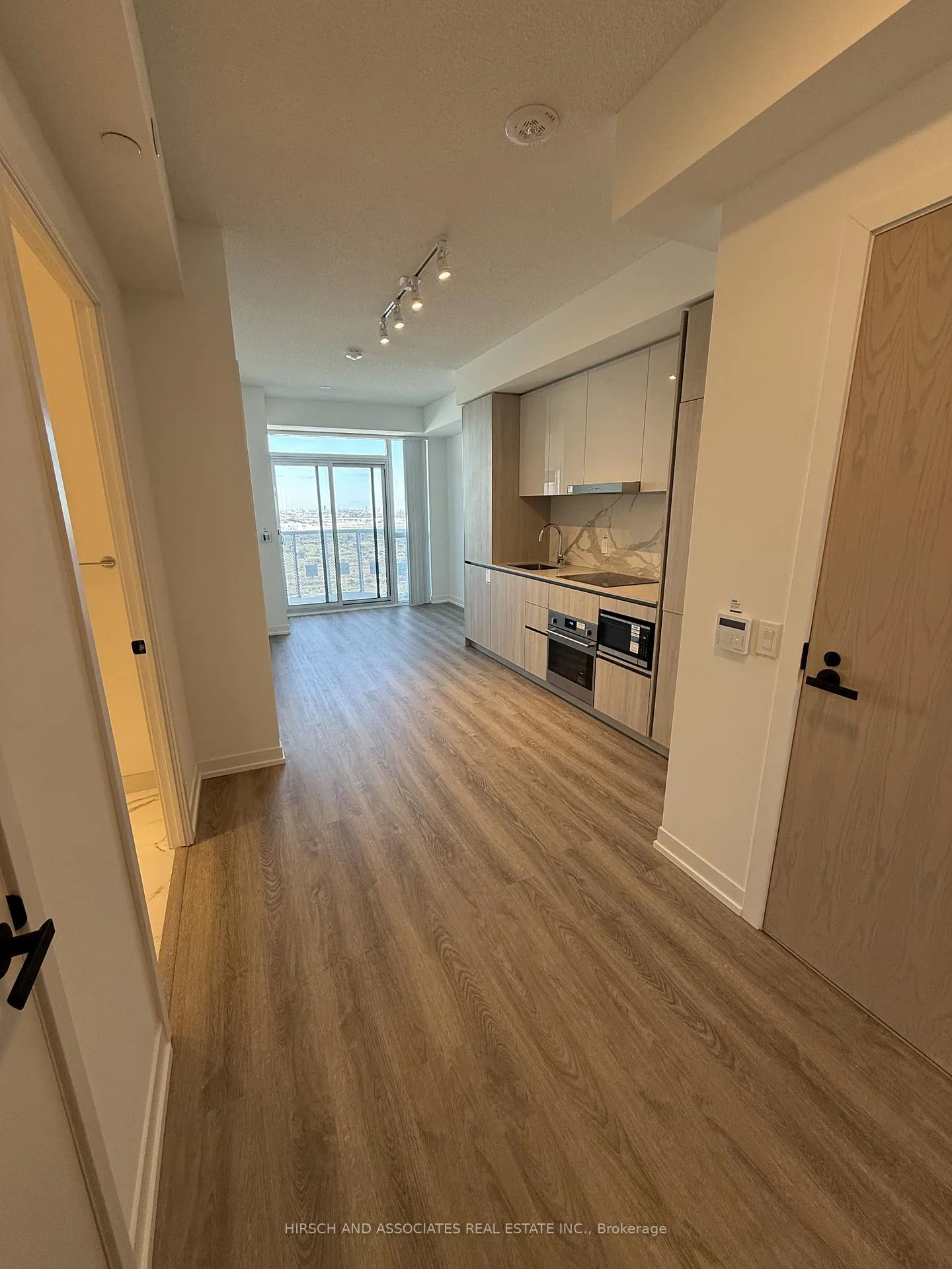 Photo 4 of Unit 3208, 8 Interchange Way, Vaughan, Vaughan Corporate Centre — HOMEH