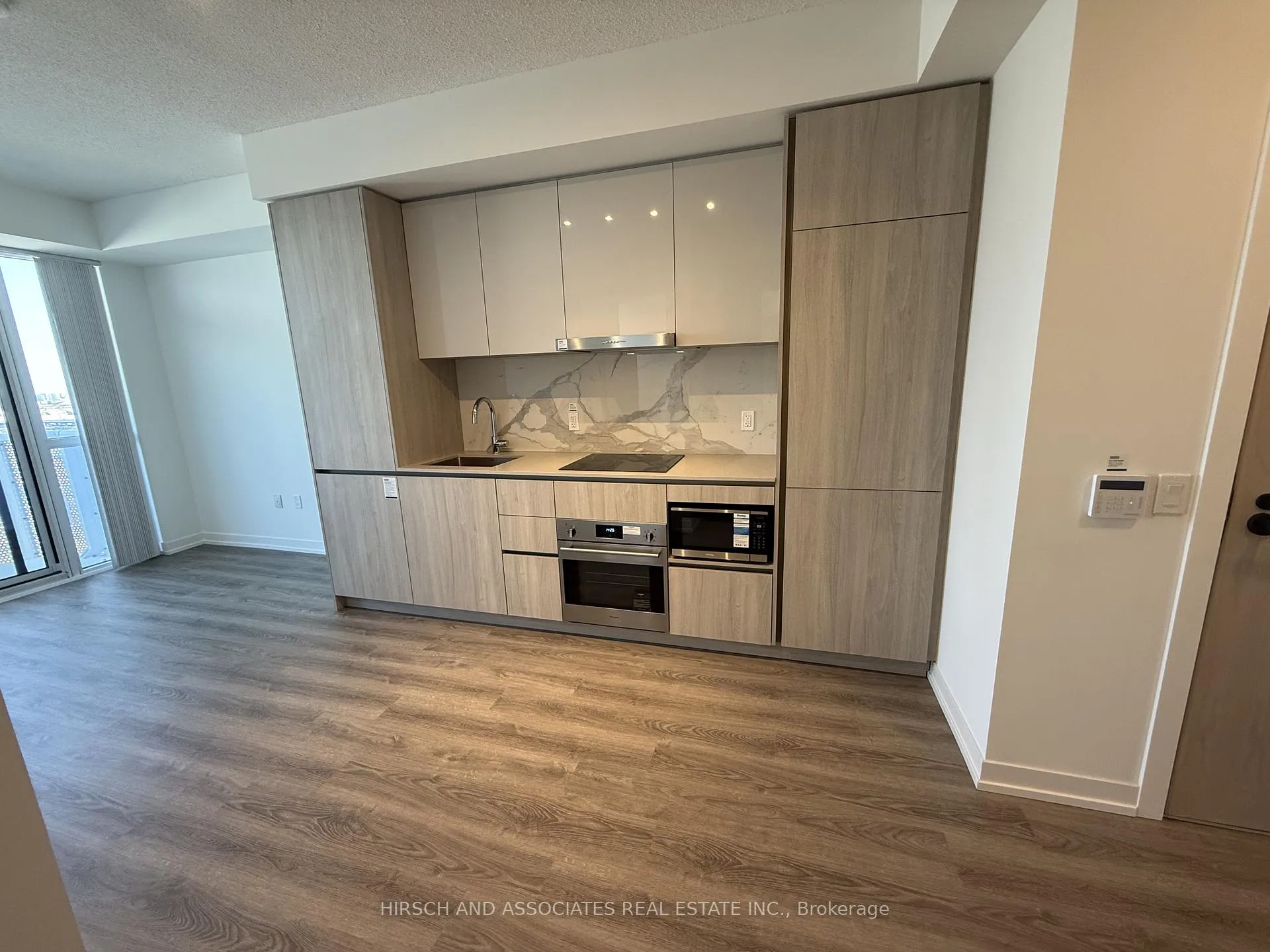 Photo 5 of Unit 3208, 8 Interchange Way, Vaughan, Vaughan Corporate Centre — HOMEH