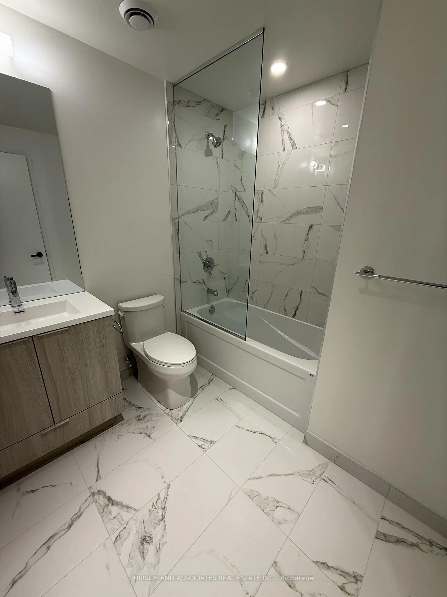 Photo 10 of Unit 3208, 8 Interchange Way, Vaughan, Vaughan Corporate Centre — HOMEH