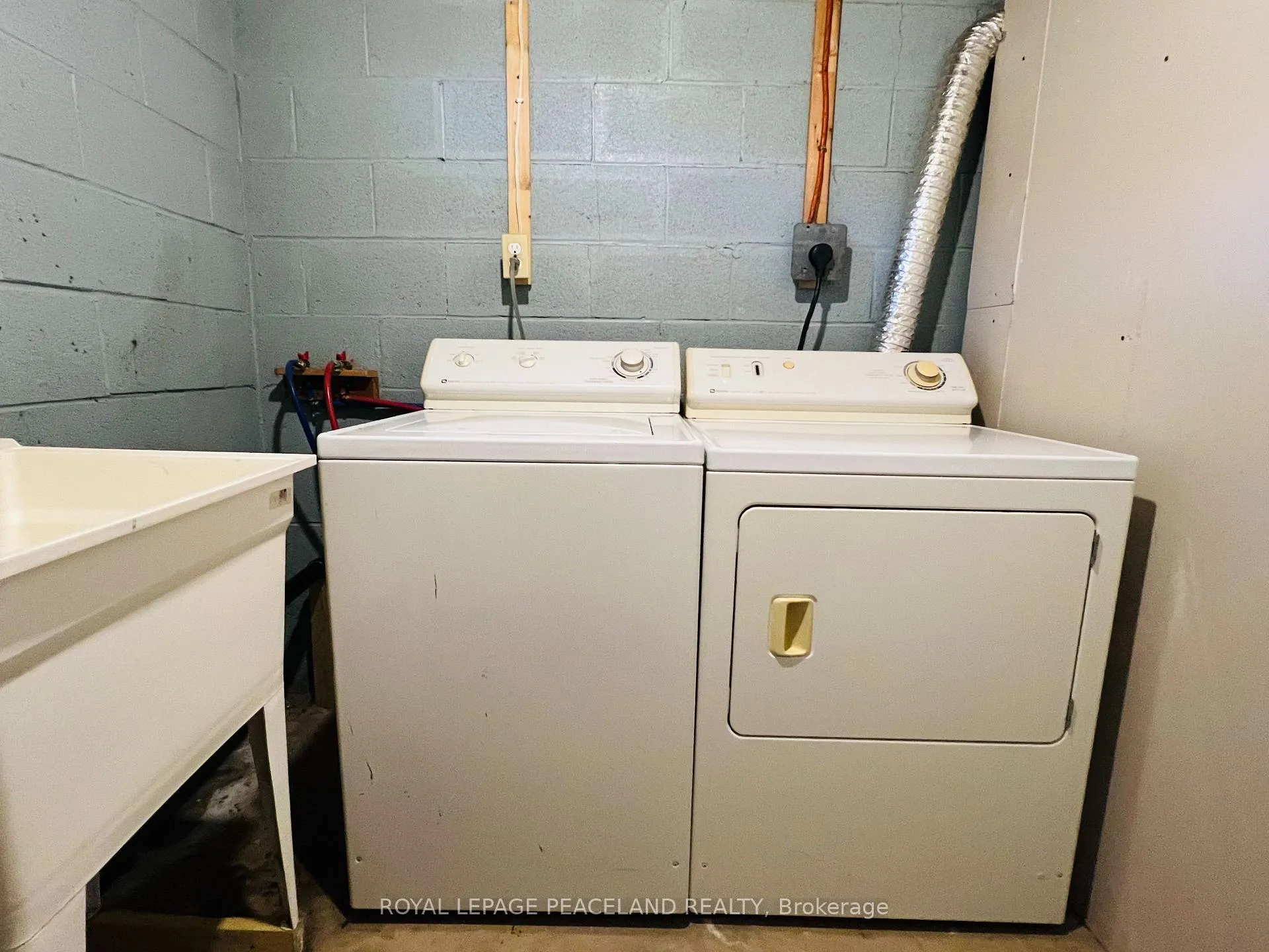 Photo 4 of Unit Basement, 403 Denlow Avenue, Hamilton, Westcliffe — HOMEH