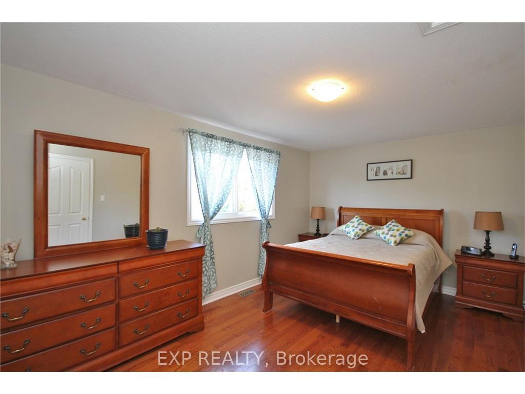 Photo 9 of 24 Wallsend Avenue, Ottawa, Kanata - Morgan's Grant/South March — HOMEH