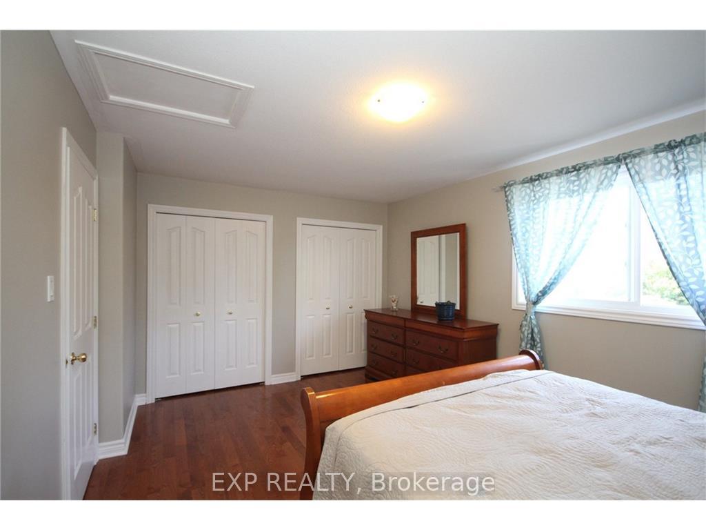 Photo 10 of 24 Wallsend Avenue, Ottawa, Kanata - Morgan's Grant/South March — HOMEH