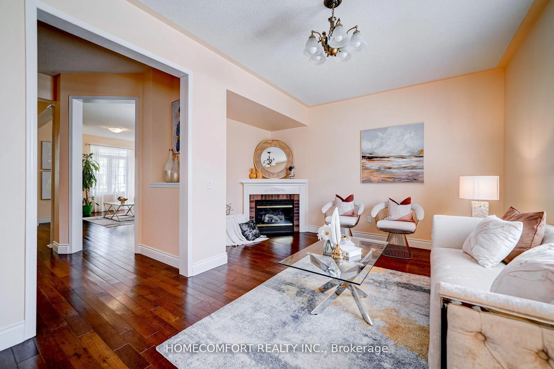 Photo 4 of 26 Belgrave Square, Markham, Berczy — HOMEH