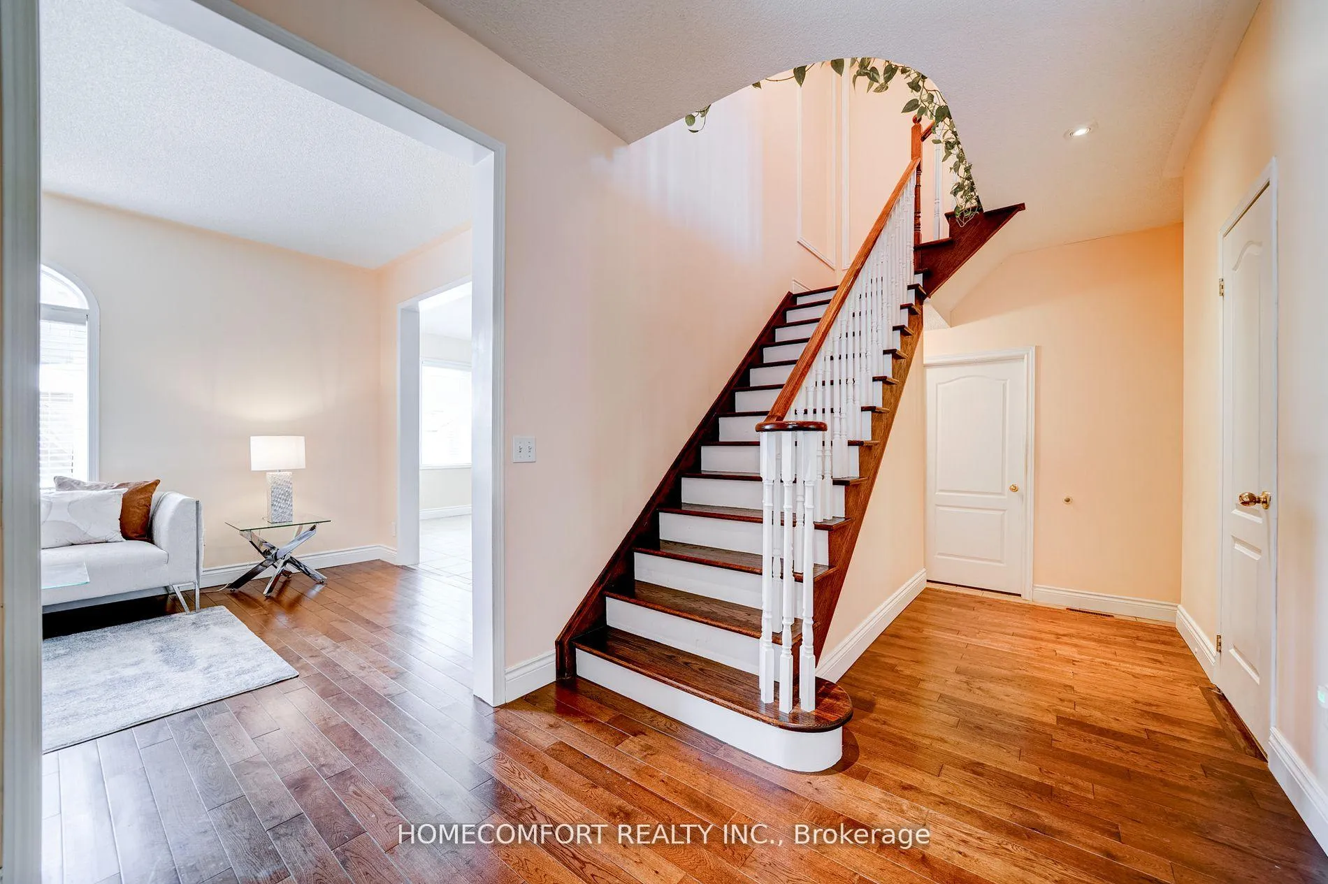 Photo 5 of 26 Belgrave Square, Markham, Berczy — HOMEH