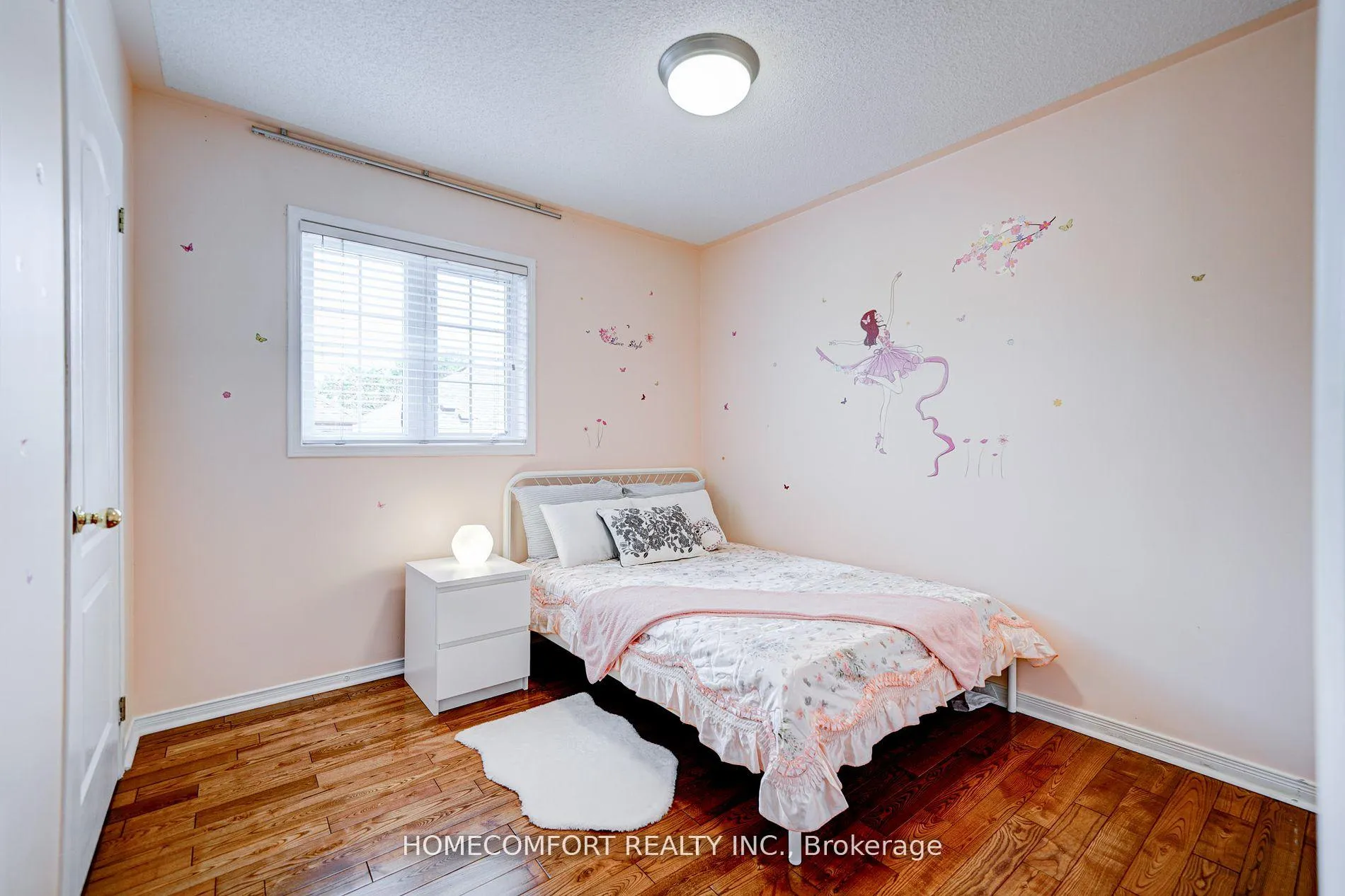 Photo 7 of 26 Belgrave Square, Markham, Berczy — HOMEH