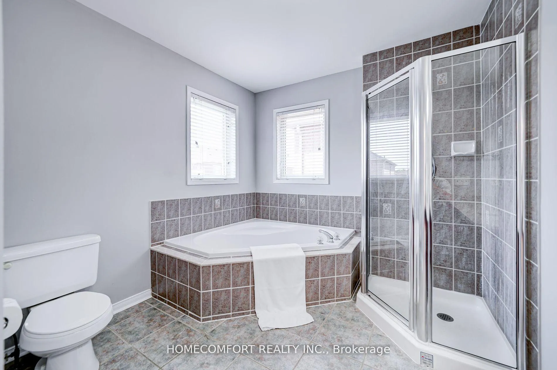 Photo 9 of 26 Belgrave Square, Markham, Berczy — HOMEH