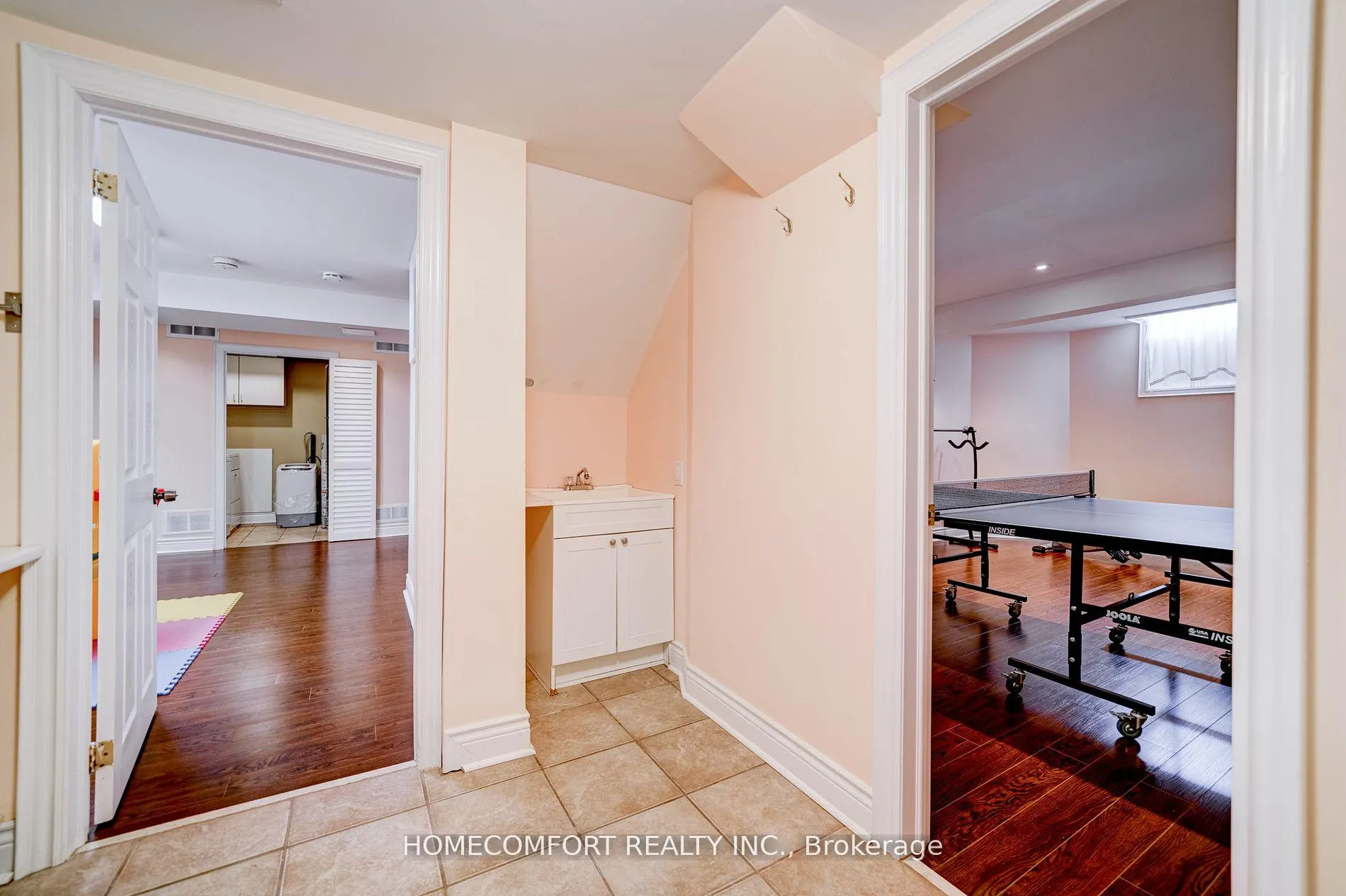 Photo 14 of 26 Belgrave Square, Markham, Berczy — HOMEH