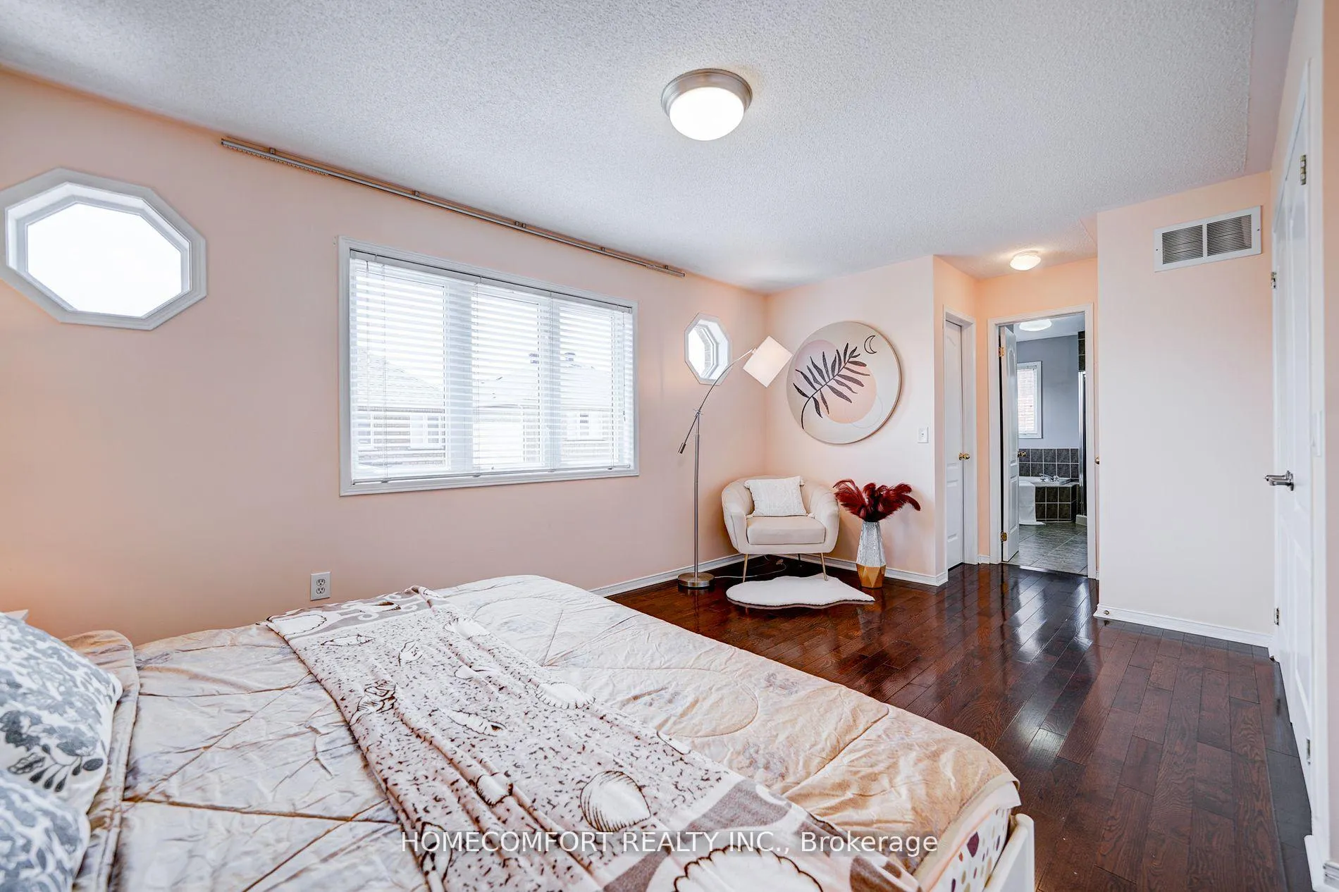 Photo 16 of 26 Belgrave Square, Markham, Berczy — HOMEH
