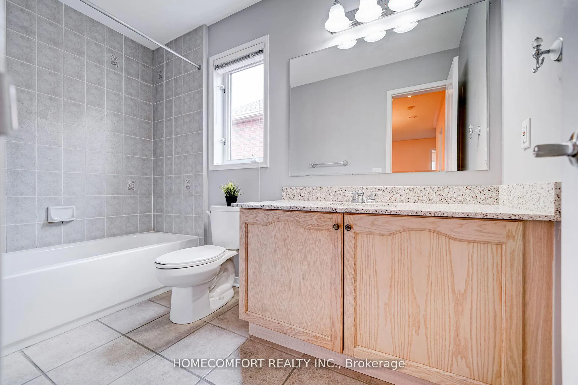 Photo 18 of 26 Belgrave Square, Markham, Berczy — HOMEH