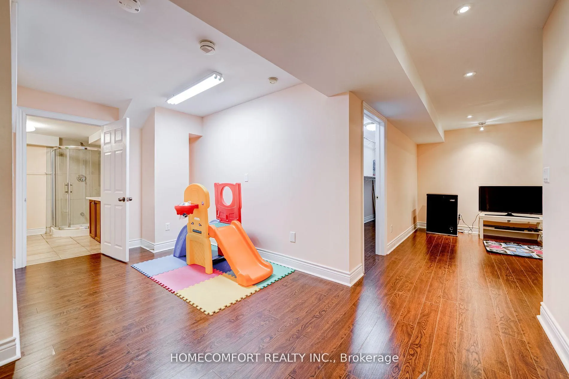 Photo 20 of 26 Belgrave Square, Markham, Berczy — HOMEH