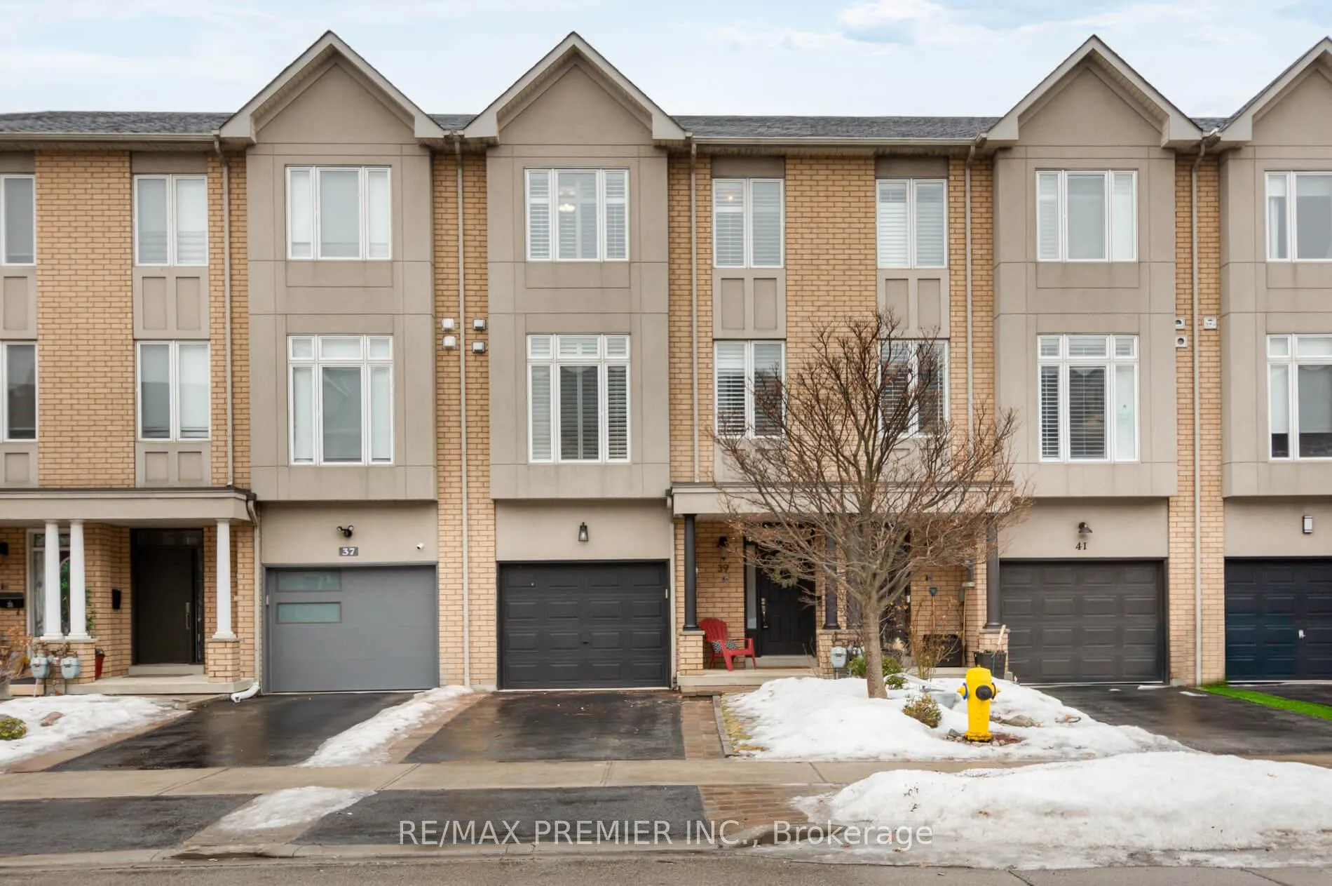 Front of 39 Market Garden Mews