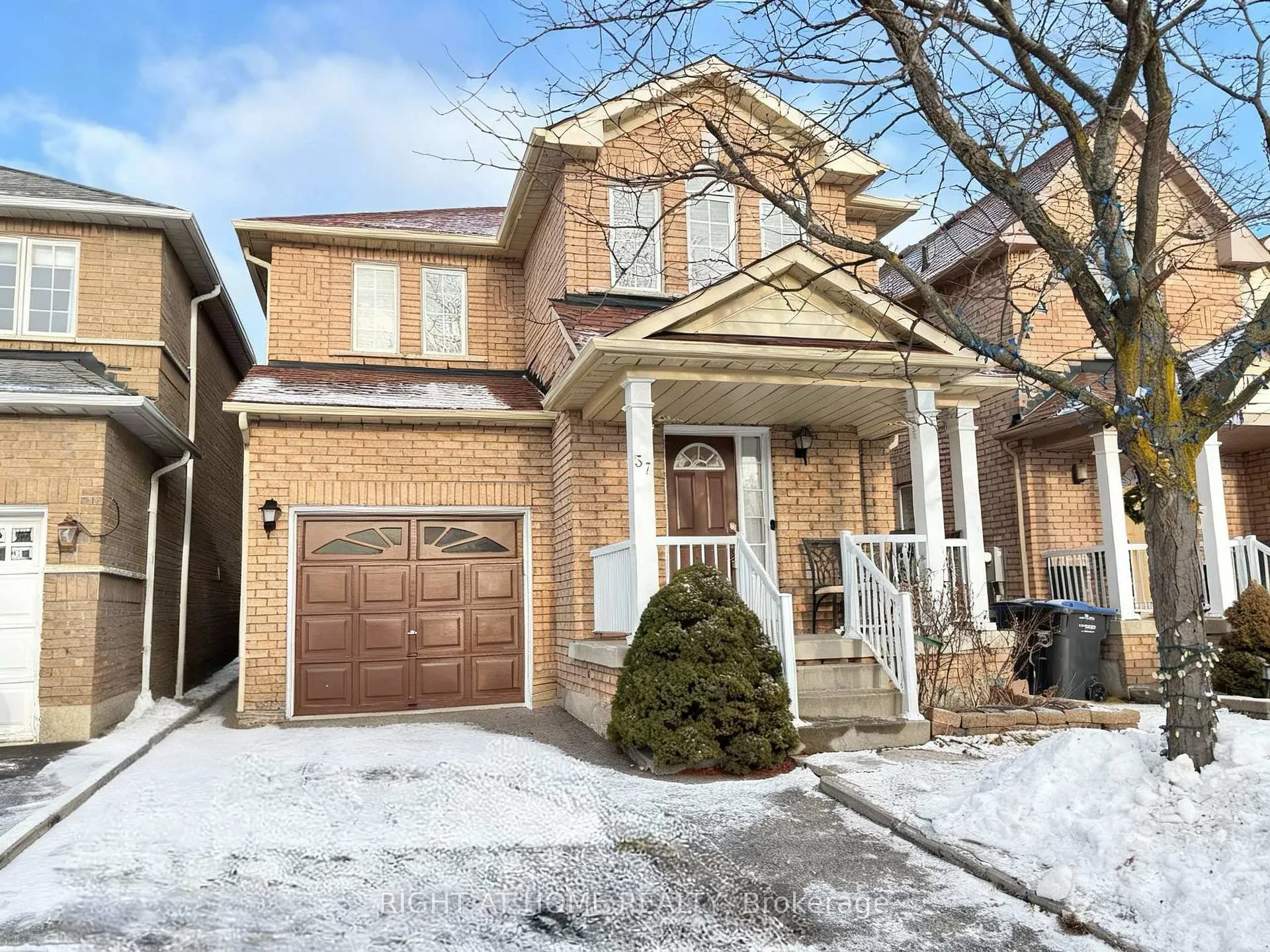 Photo 2 of 37 Oakmeadow Drive, Brampton, Fletcher's Meadow — HOMEH