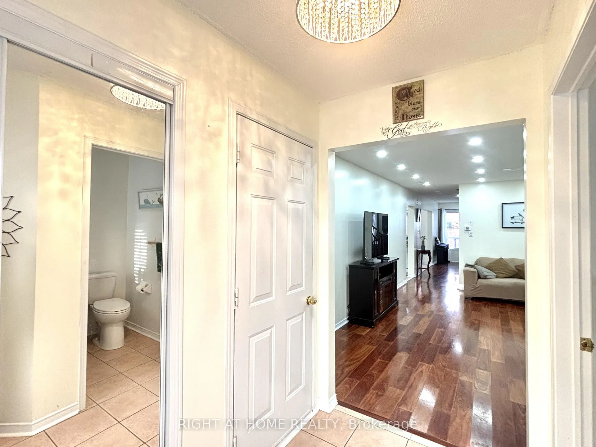 Photo 4 of 37 Oakmeadow Drive, Brampton, Fletcher's Meadow — HOMEH