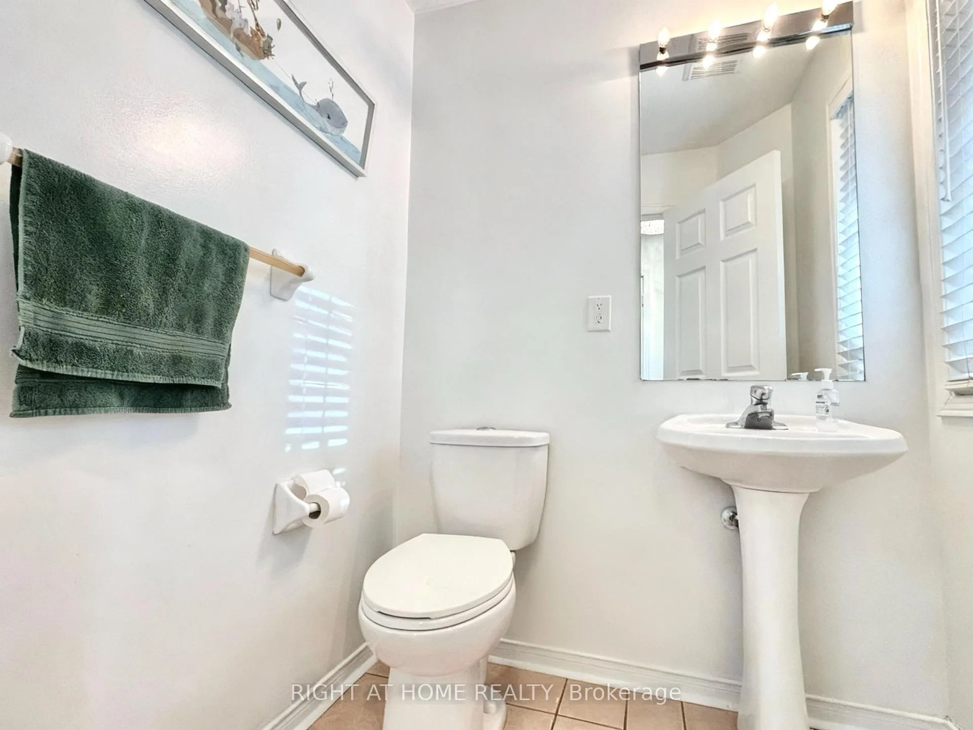 Photo 6 of 37 Oakmeadow Drive, Brampton, Fletcher's Meadow — HOMEH