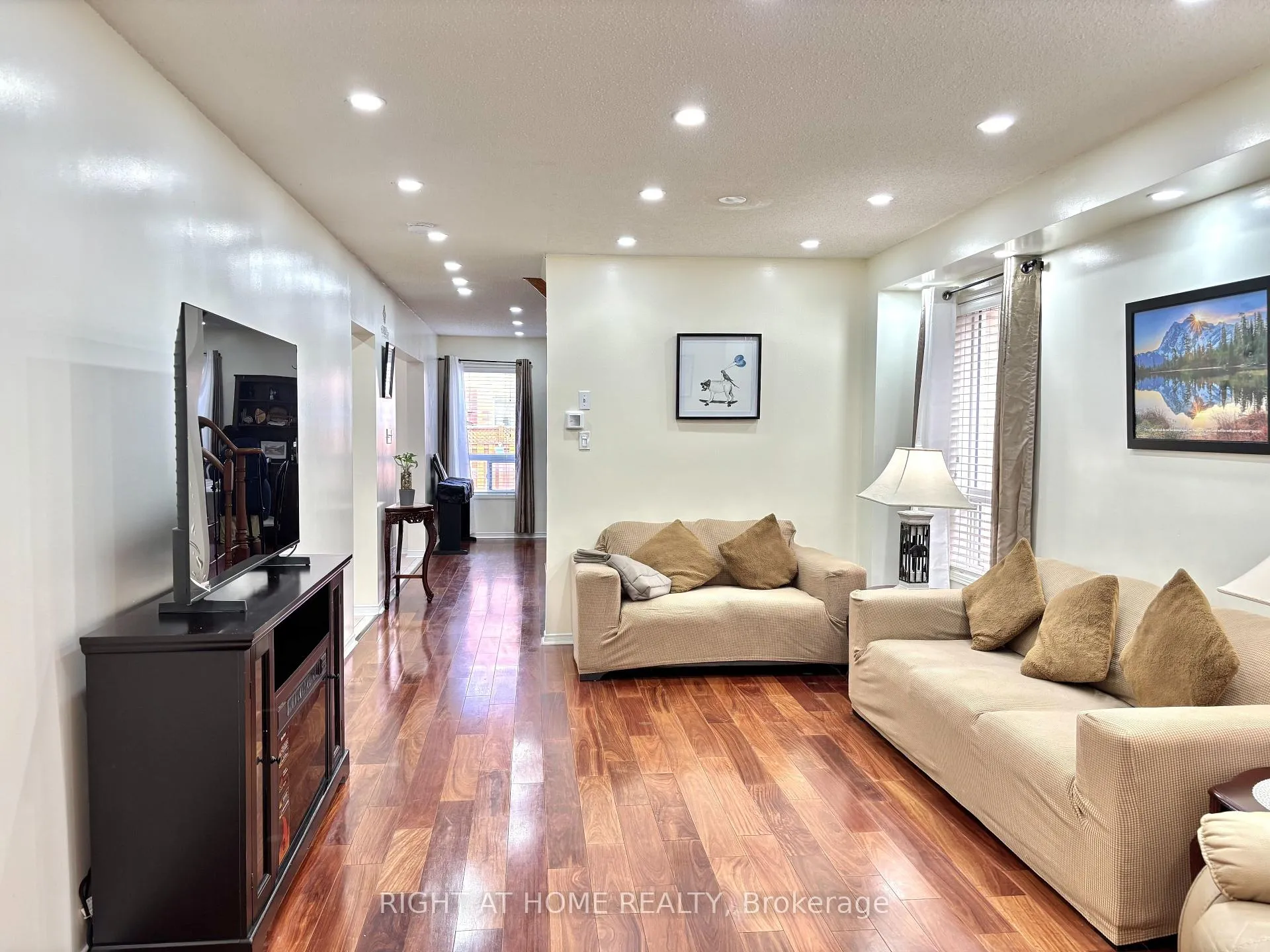 Photo 7 of 37 Oakmeadow Drive, Brampton, Fletcher's Meadow — HOMEH