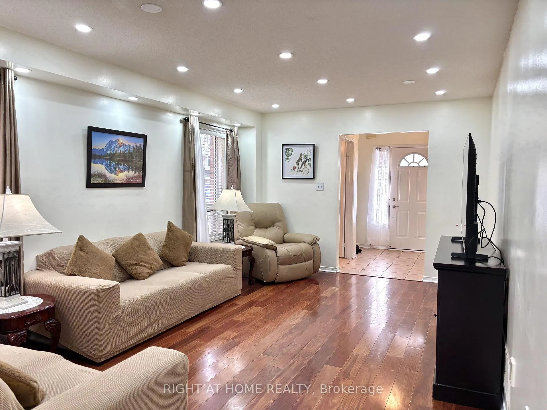 Photo 8 of 37 Oakmeadow Drive, Brampton, Fletcher's Meadow — HOMEH