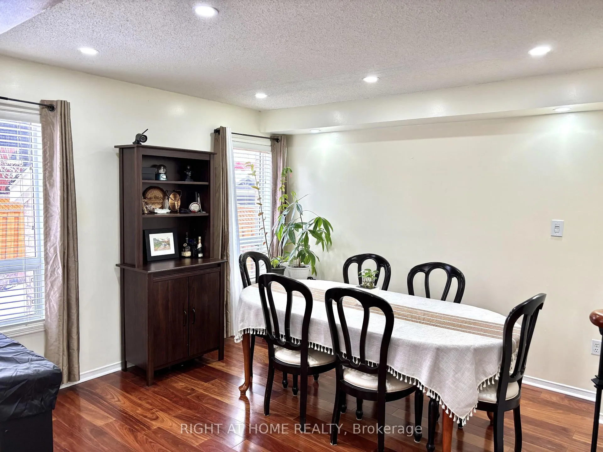 Photo 11 of 37 Oakmeadow Drive, Brampton, Fletcher's Meadow — HOMEH
