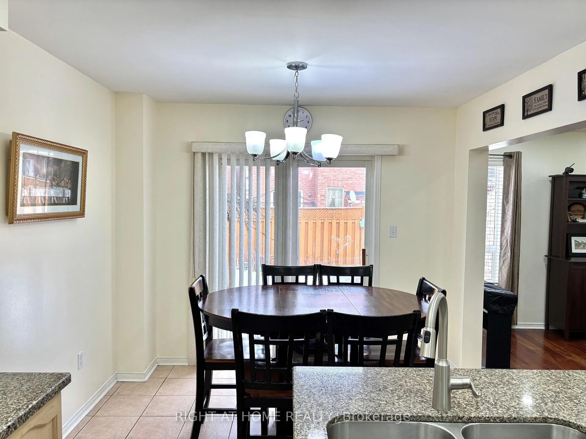 Photo 13 of 37 Oakmeadow Drive, Brampton, Fletcher's Meadow — HOMEH