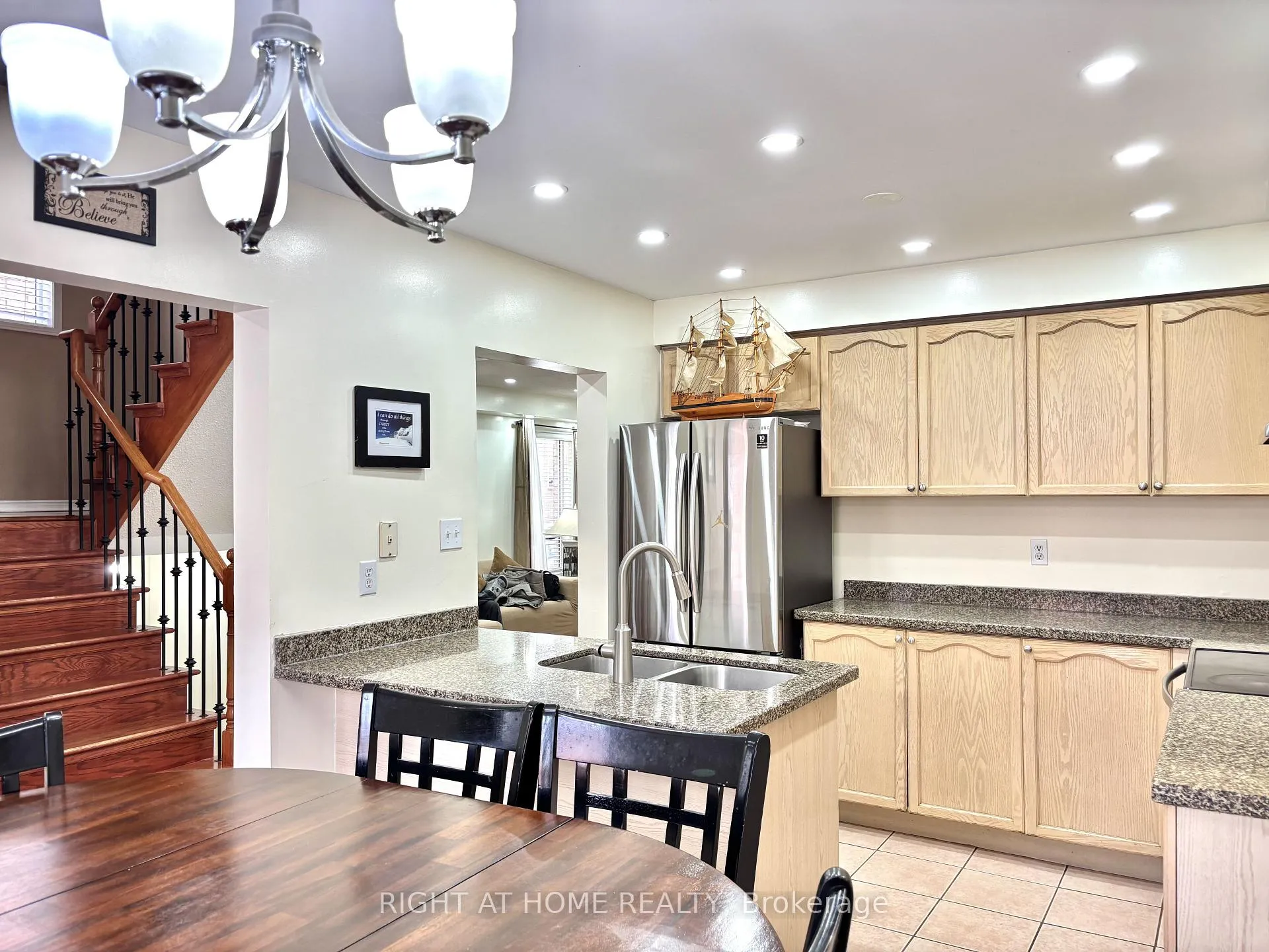 Photo 14 of 37 Oakmeadow Drive, Brampton, Fletcher's Meadow — HOMEH