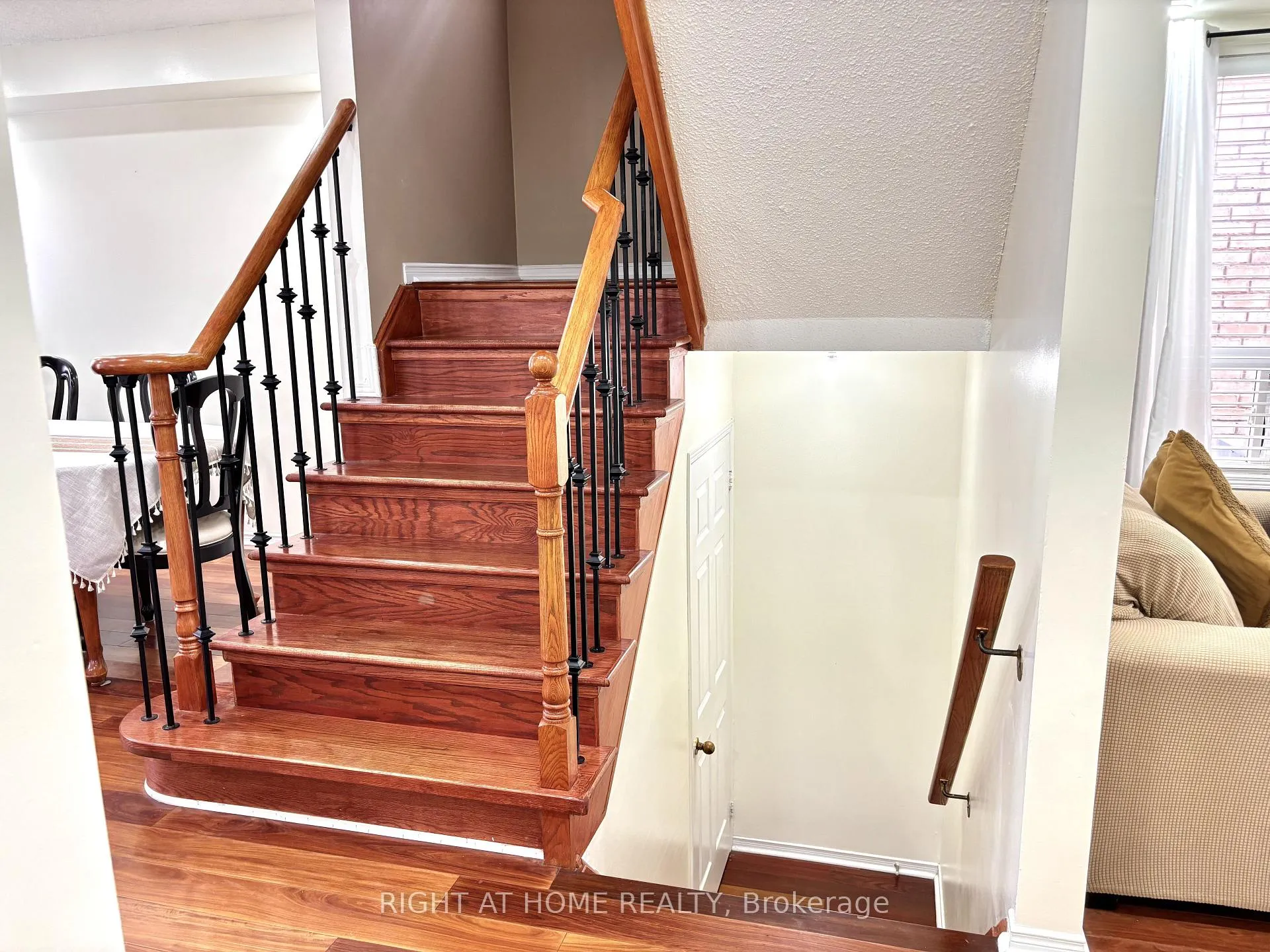 Photo 15 of 37 Oakmeadow Drive, Brampton, Fletcher's Meadow — HOMEH