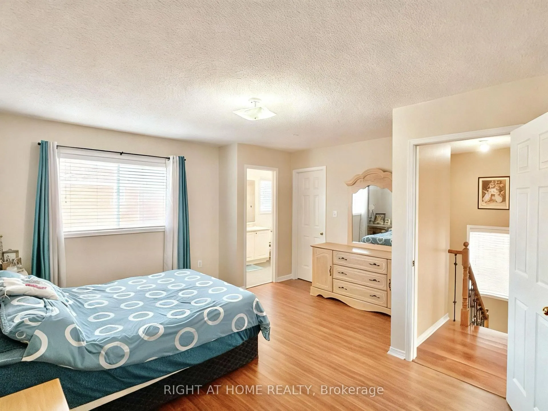 Photo 17 of 37 Oakmeadow Drive, Brampton, Fletcher's Meadow — HOMEH