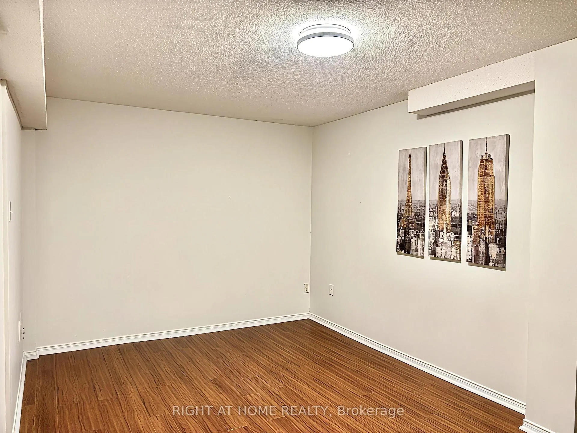 Photo 25 of 37 Oakmeadow Drive, Brampton, Fletcher's Meadow — HOMEH