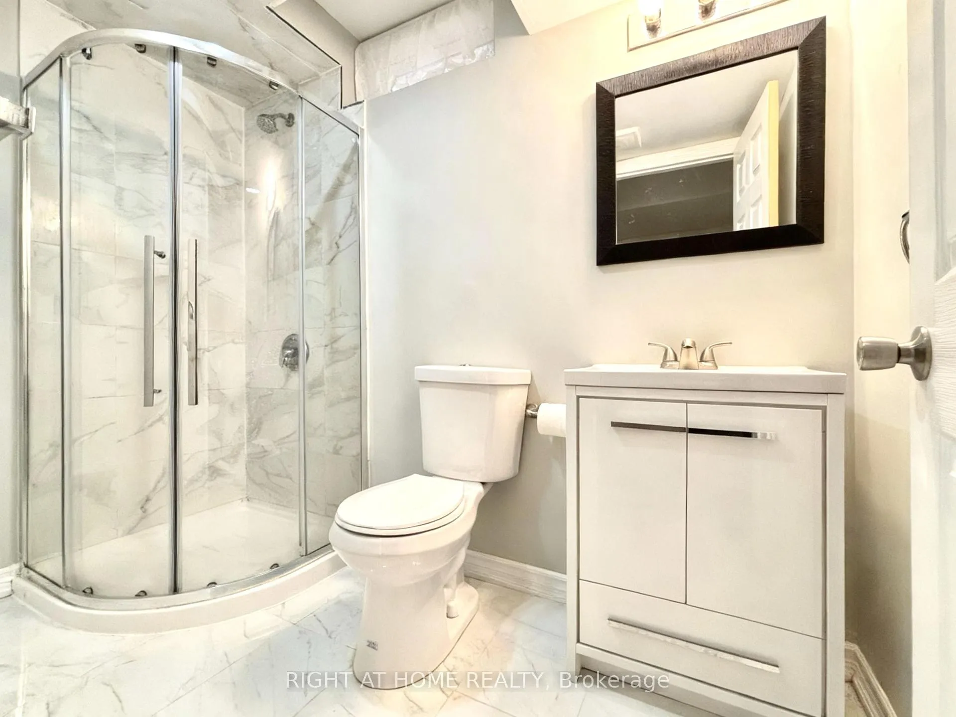 Photo 27 of 37 Oakmeadow Drive, Brampton, Fletcher's Meadow — HOMEH