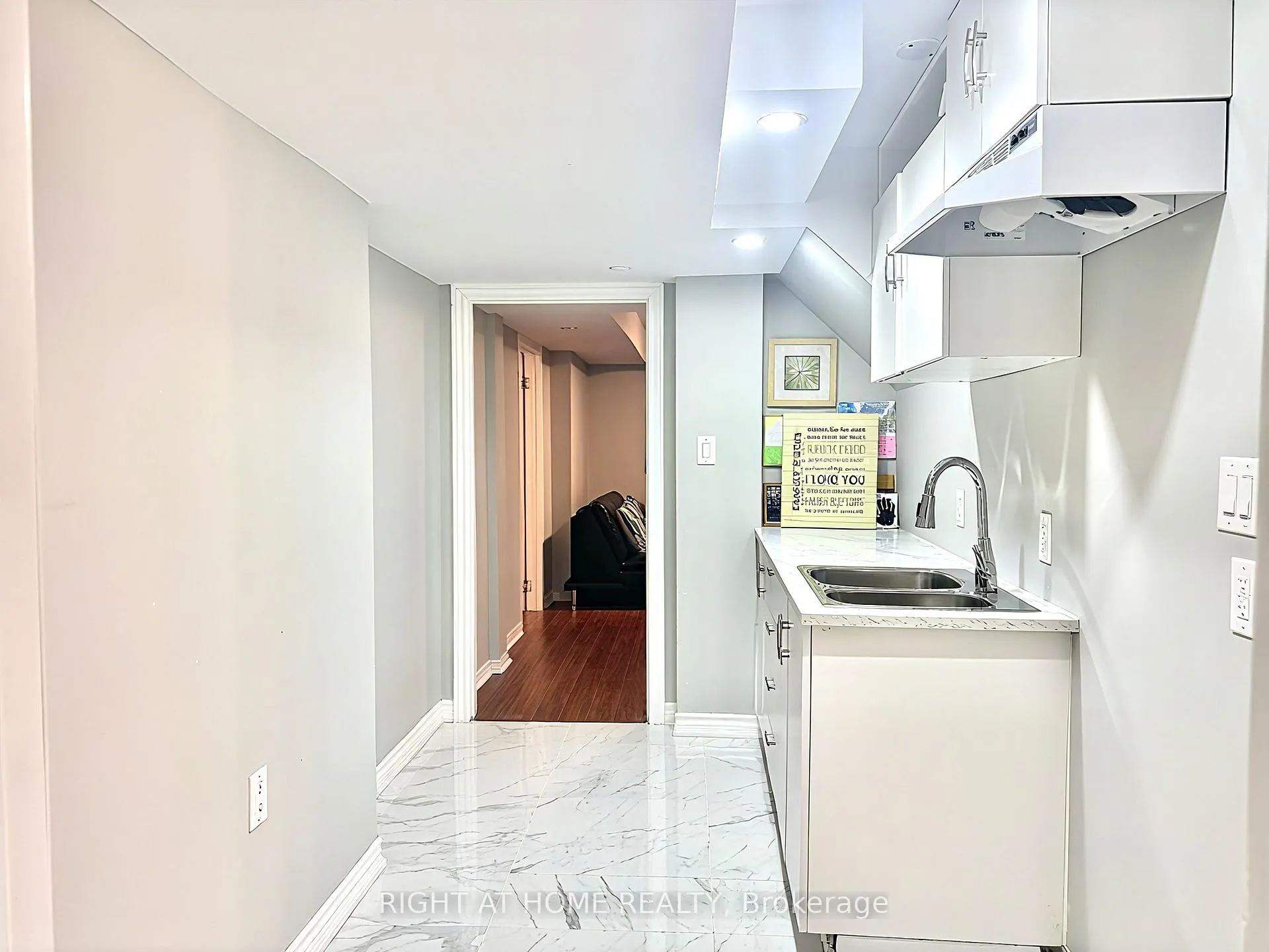 Photo 28 of 37 Oakmeadow Drive, Brampton, Fletcher's Meadow — HOMEH