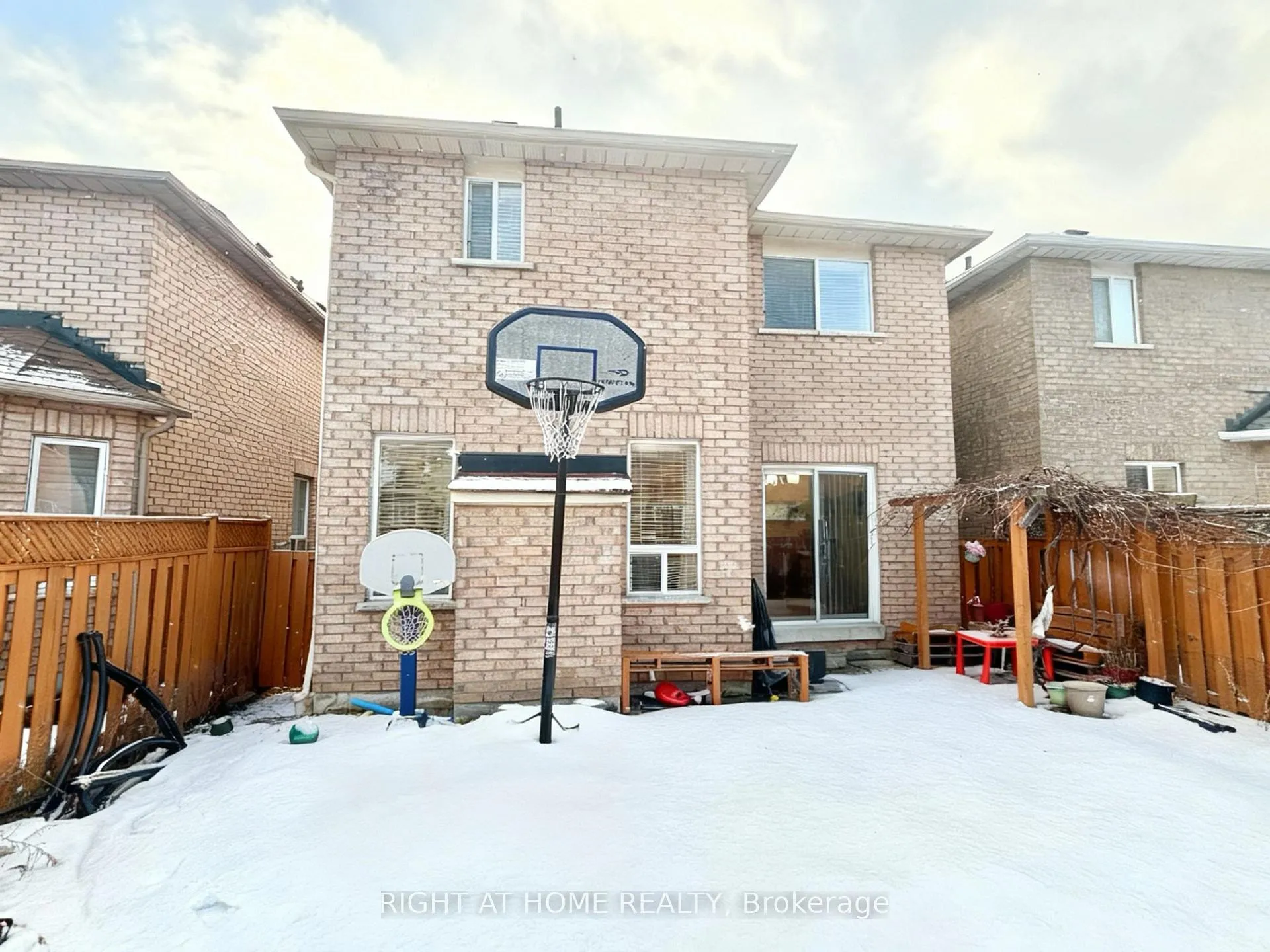 Photo 31 of 37 Oakmeadow Drive, Brampton, Fletcher's Meadow — HOMEH
