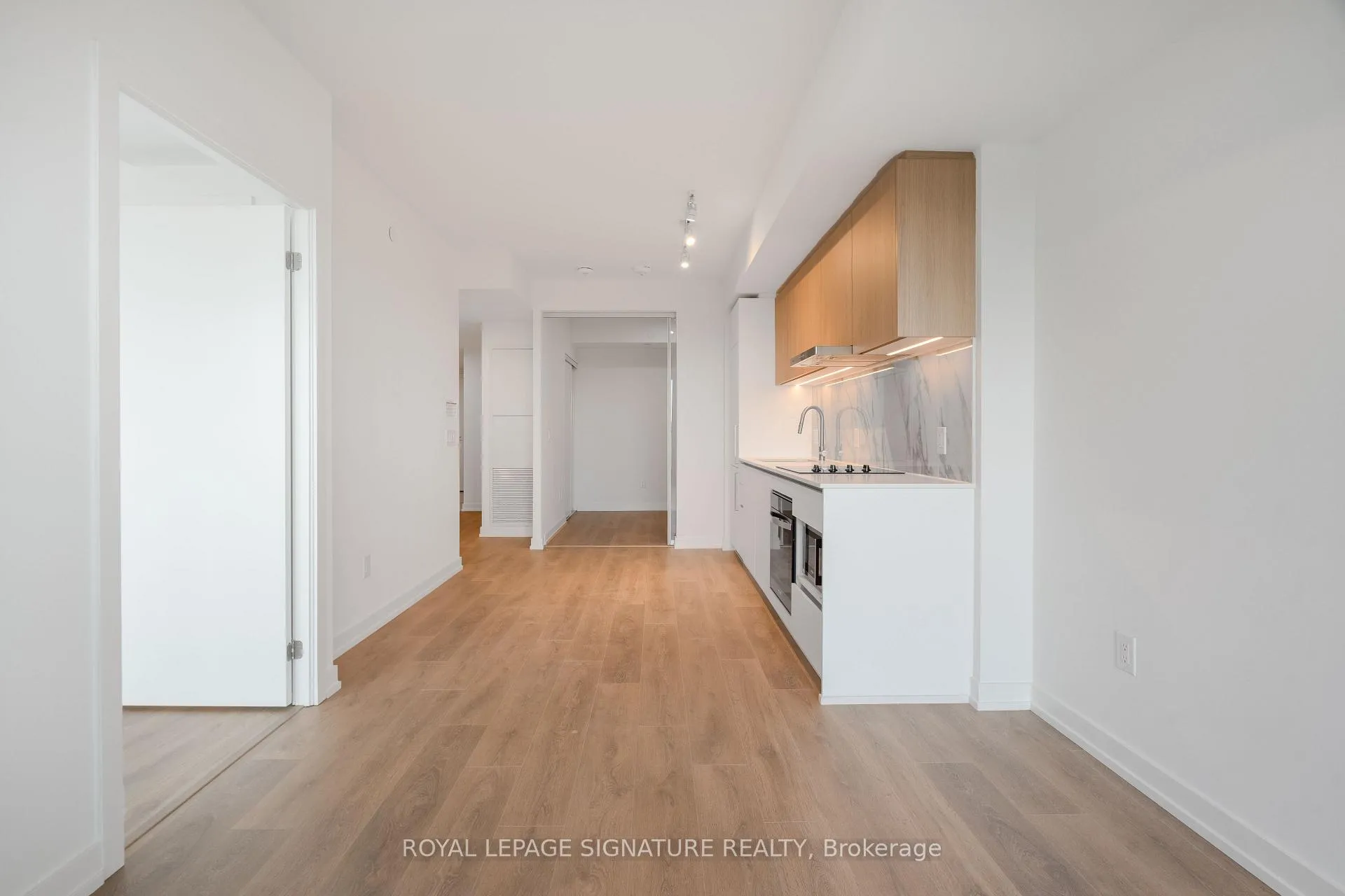 Front of Unit 801, 1100 Sheppard Avenue W