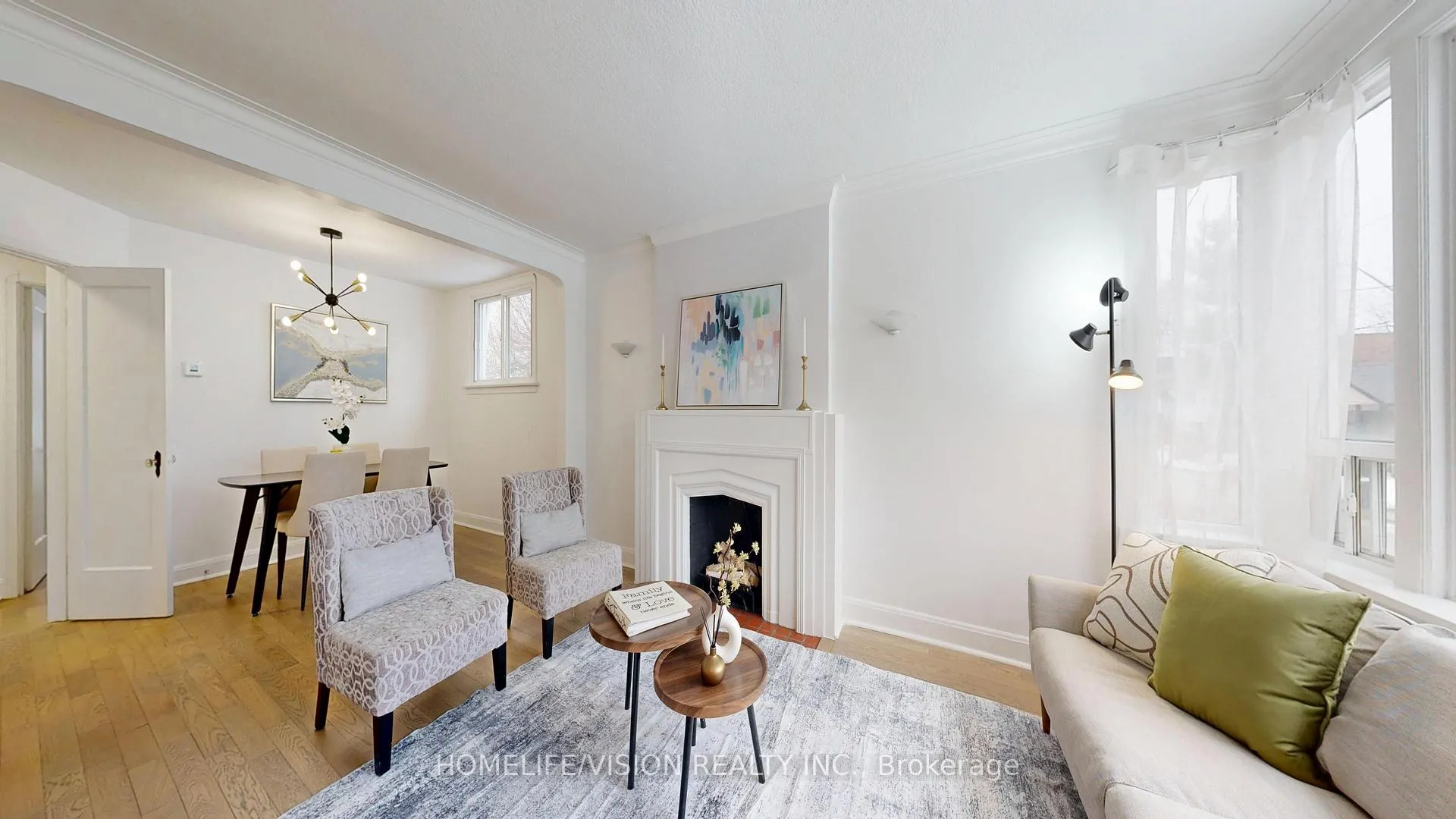 Photo 4 of 37 Davies Crescent, Toronto, East York — HOMEH