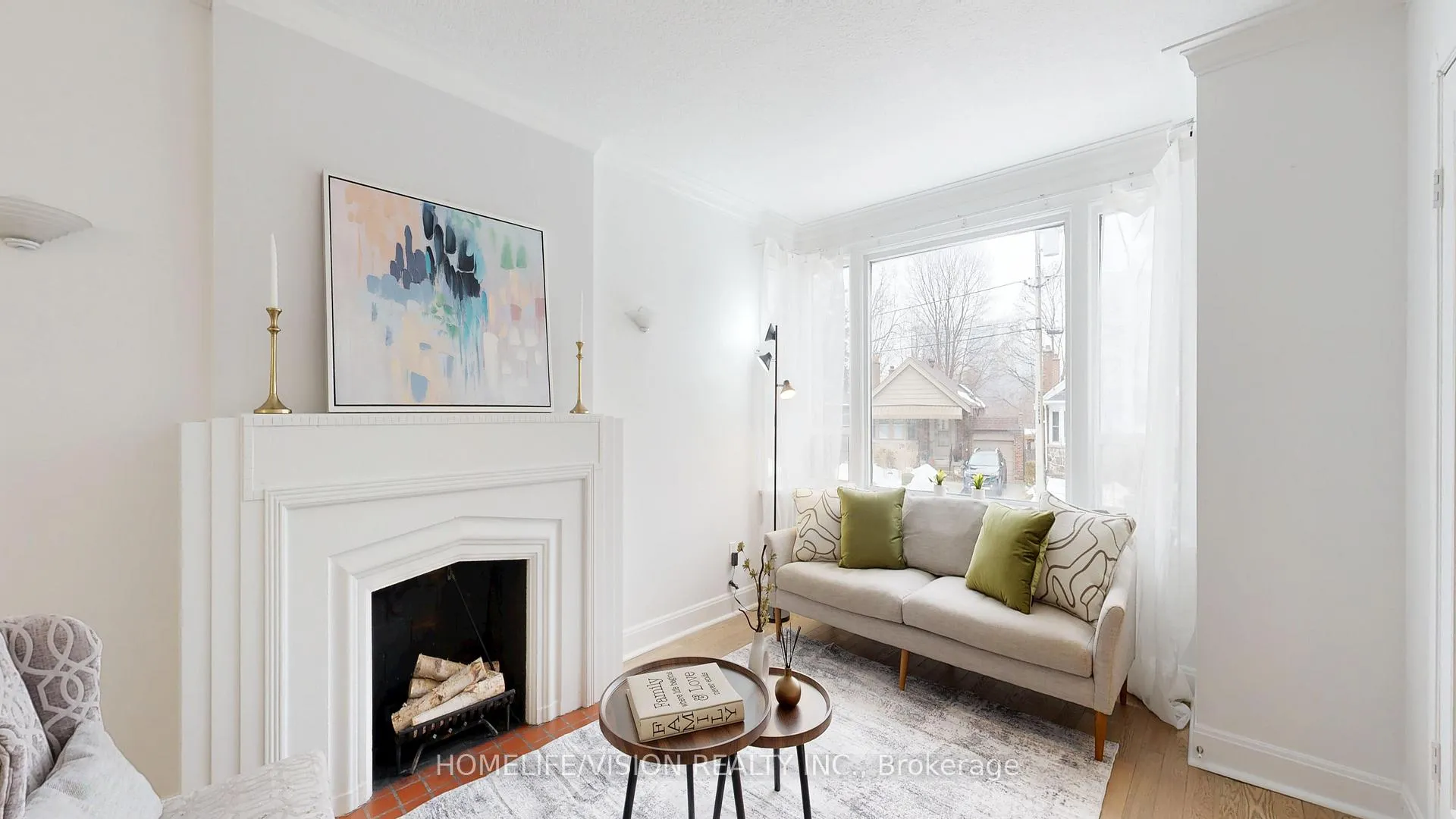 Photo 5 of 37 Davies Crescent, Toronto, East York — HOMEH