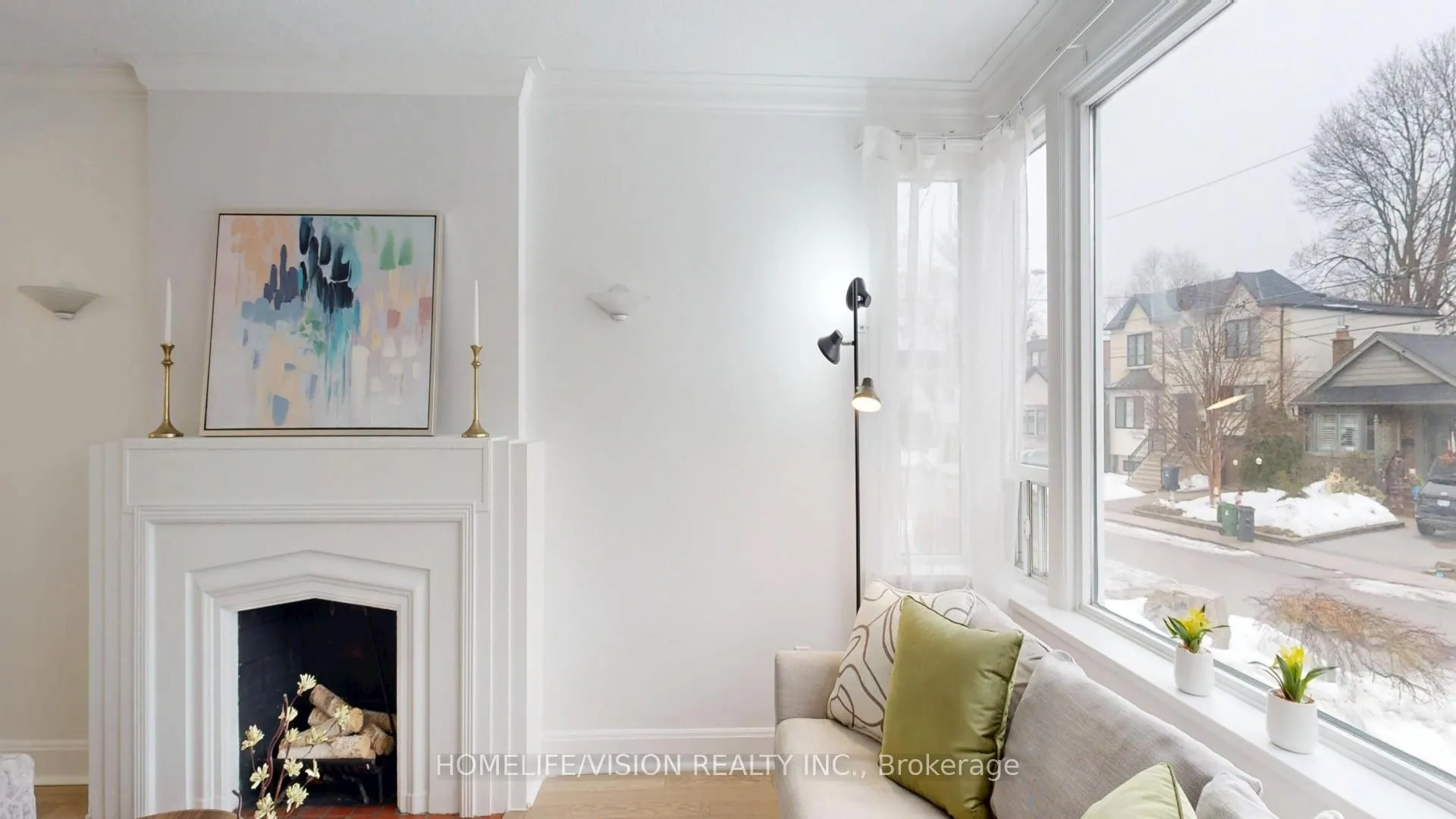 Photo 6 of 37 Davies Crescent, Toronto, East York — HOMEH