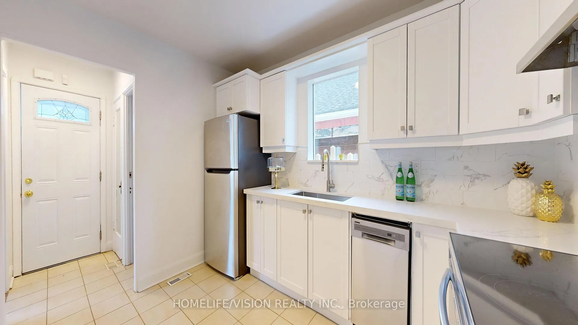 Photo 9 of 37 Davies Crescent, Toronto, East York — HOMEH