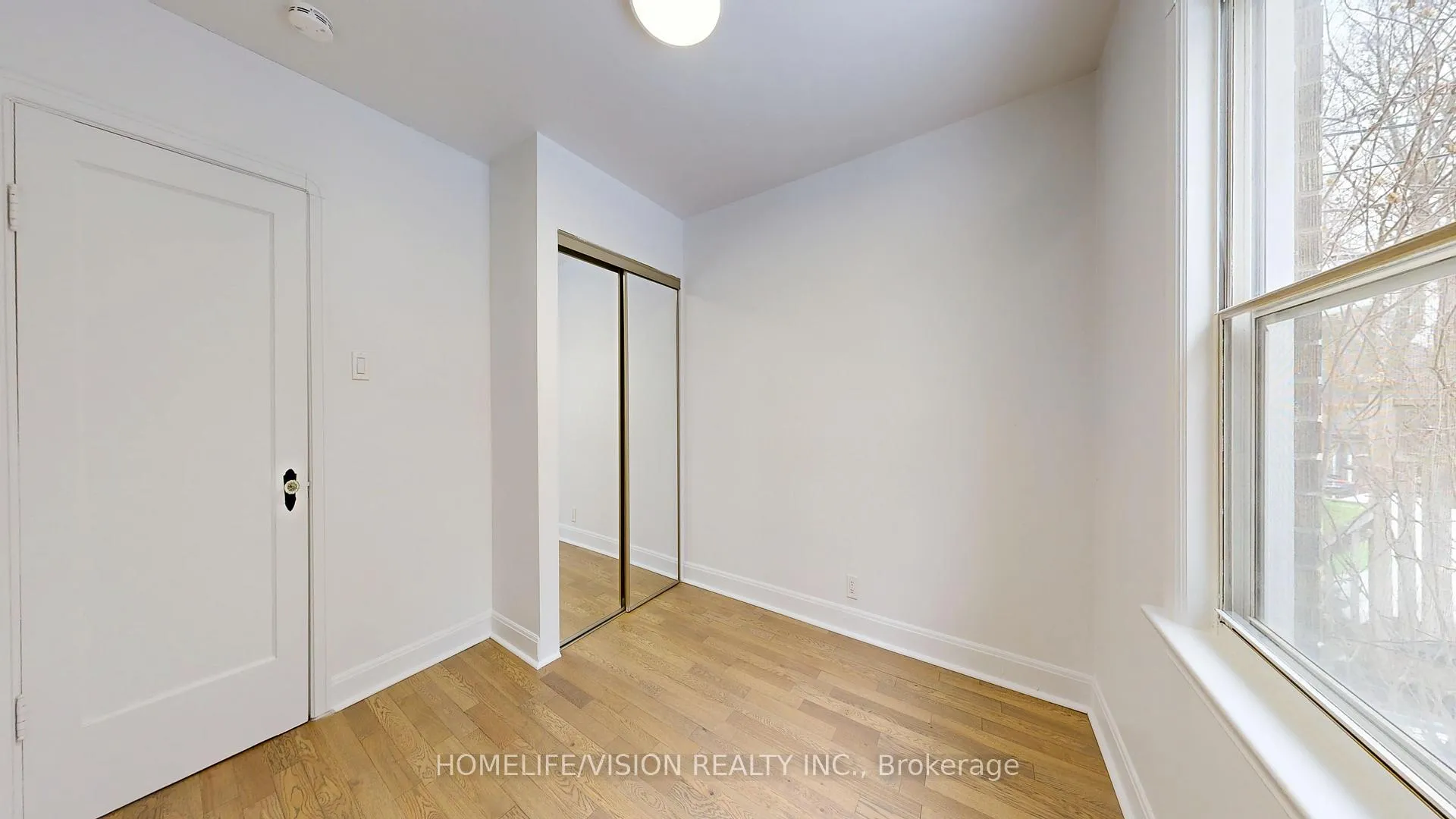 Photo 11 of 37 Davies Crescent, Toronto, East York — HOMEH