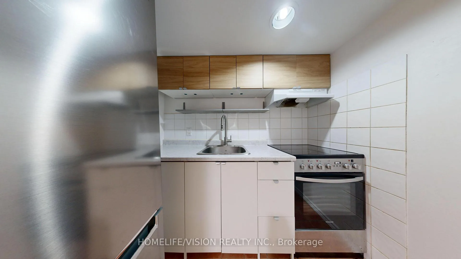 Photo 17 of 37 Davies Crescent, Toronto, East York — HOMEH