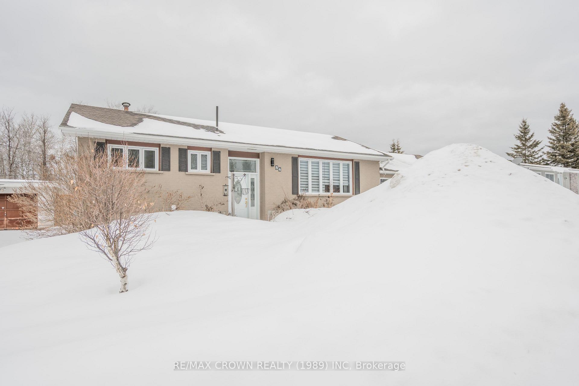 Photo 2 of 54 Ottawa Street, Kapuskasing — HOMEH